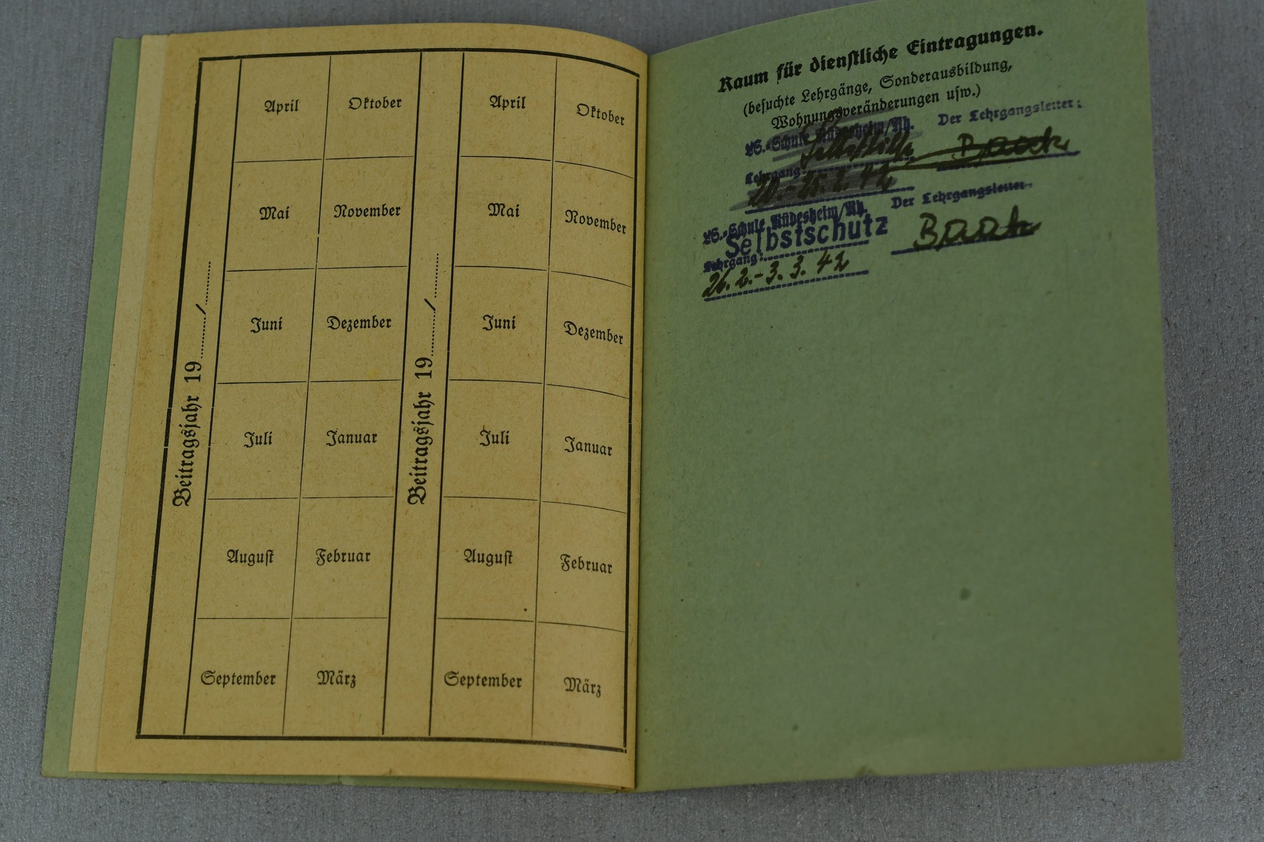 Luftschutz membership booklet from town 'St. Boarshuasen Rheingau' — image 3