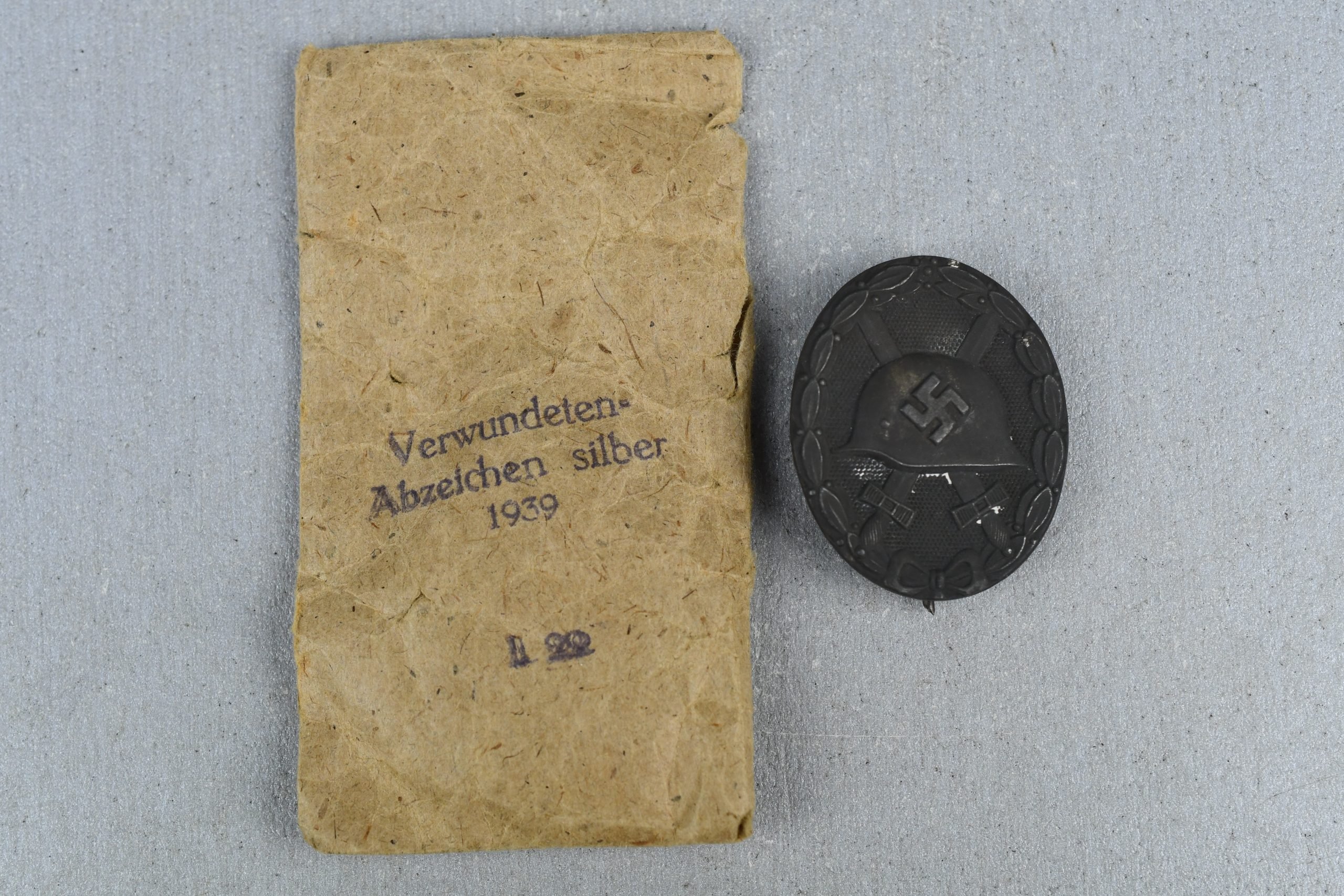 Silver wound badge by 'L22' Glaser & Söhne with award envelope — image 4