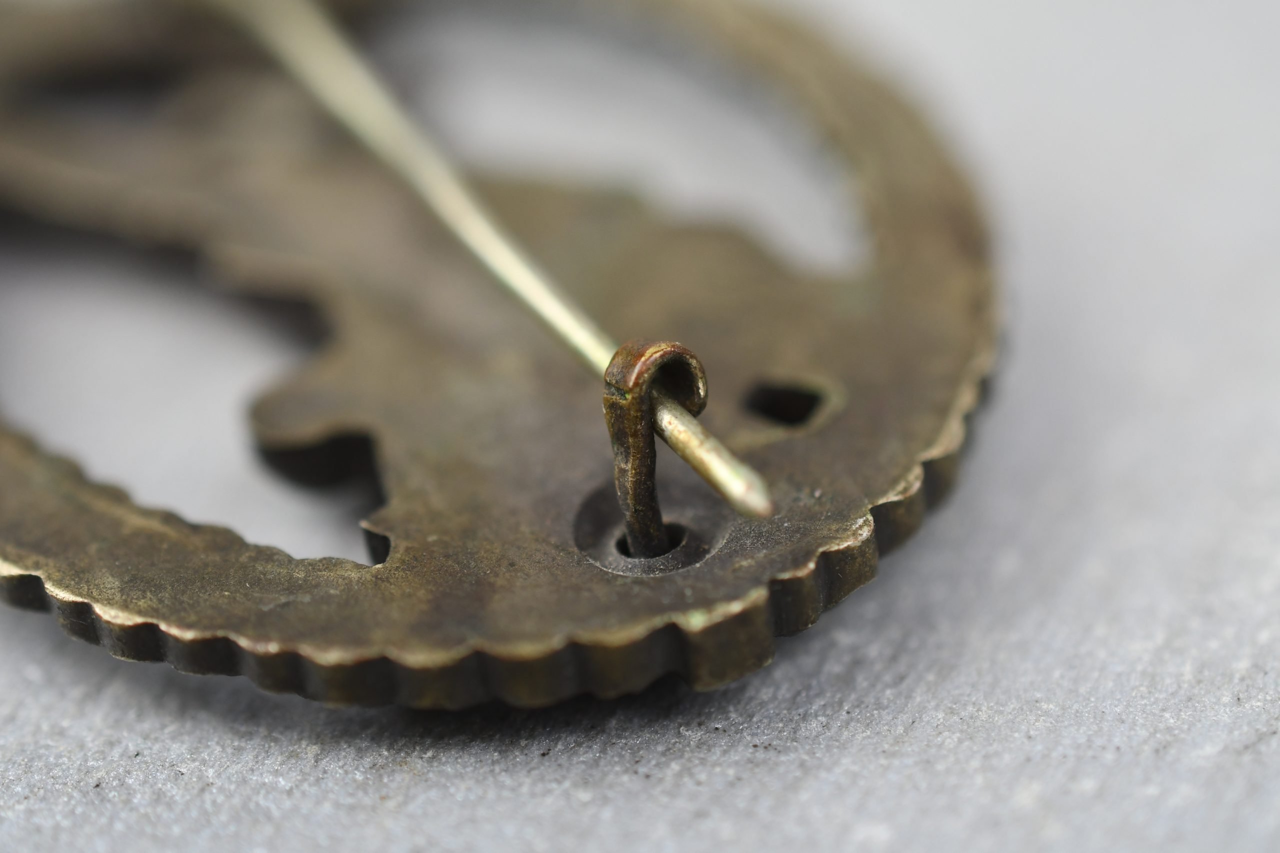 Luftwaffe Flakkampfabzeichen in nickle silver 'Ball Hinge' — image 4