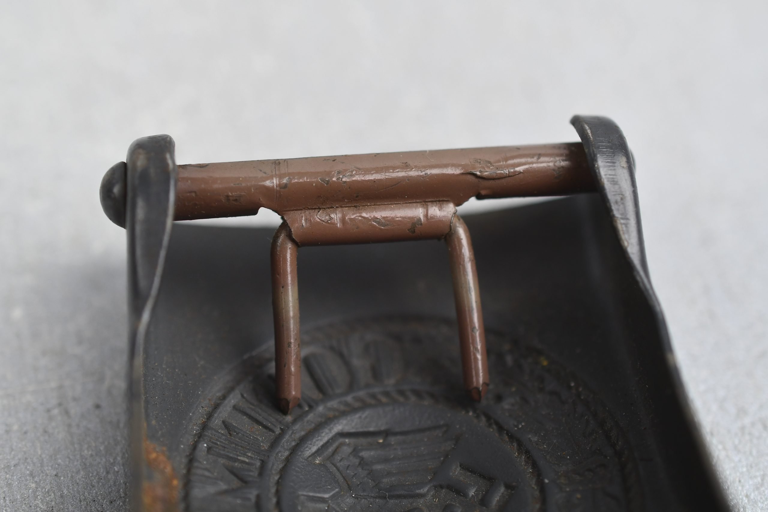 Late war grey army/navy belt buckle by J.F.S. — image 4