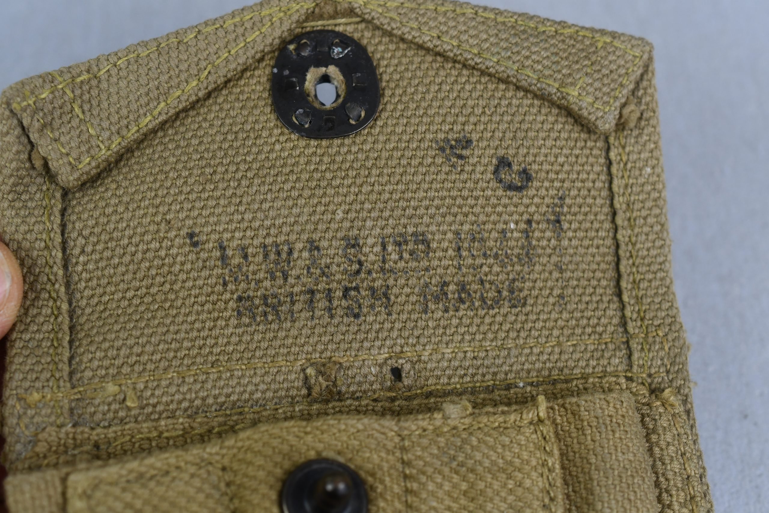 US WW2 'British Made' M1 Carbine Ammo Pouch 1944 — image 3