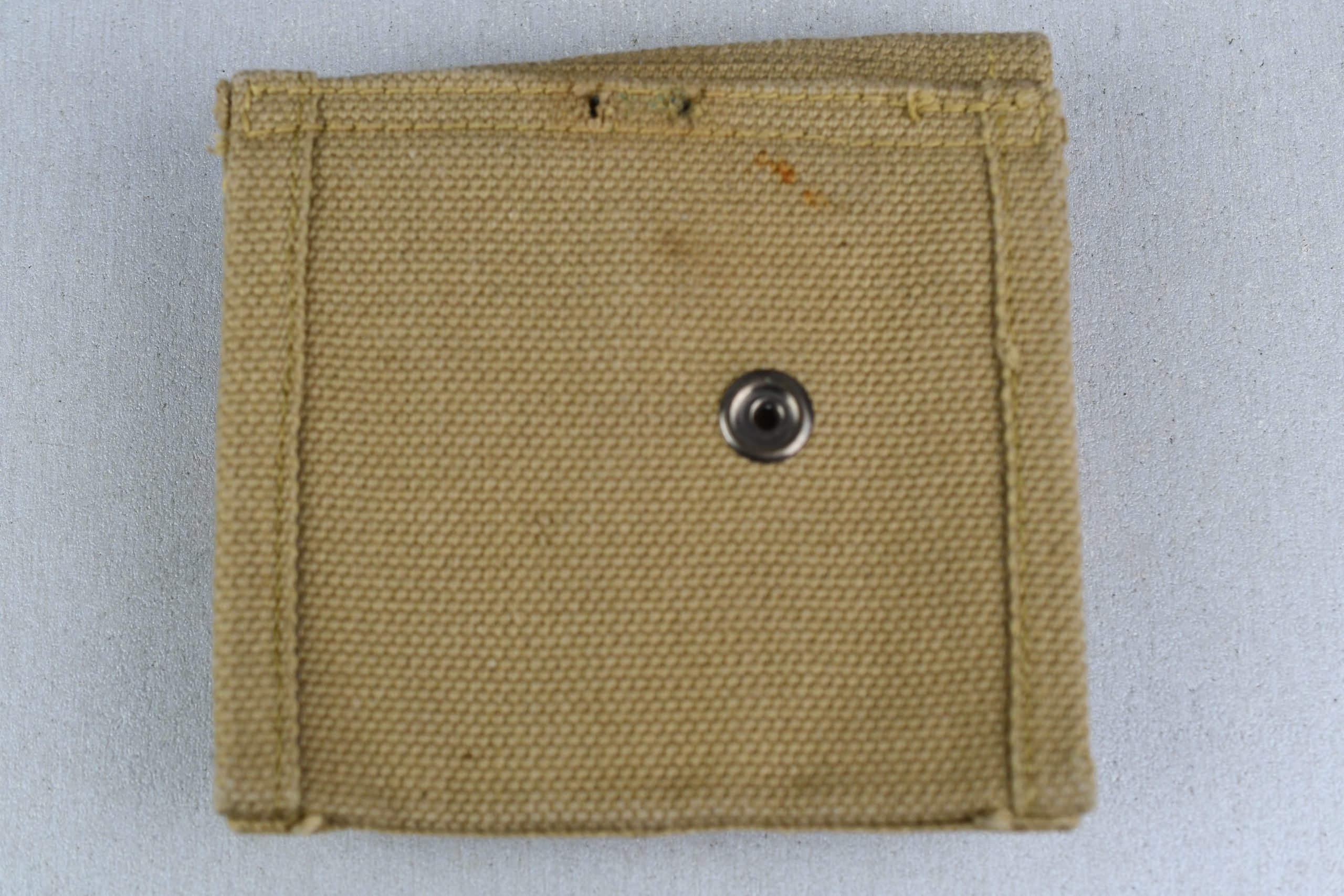 US WW2 'British Made' M1 Carbine Ammo Pouch 1944 — image 4