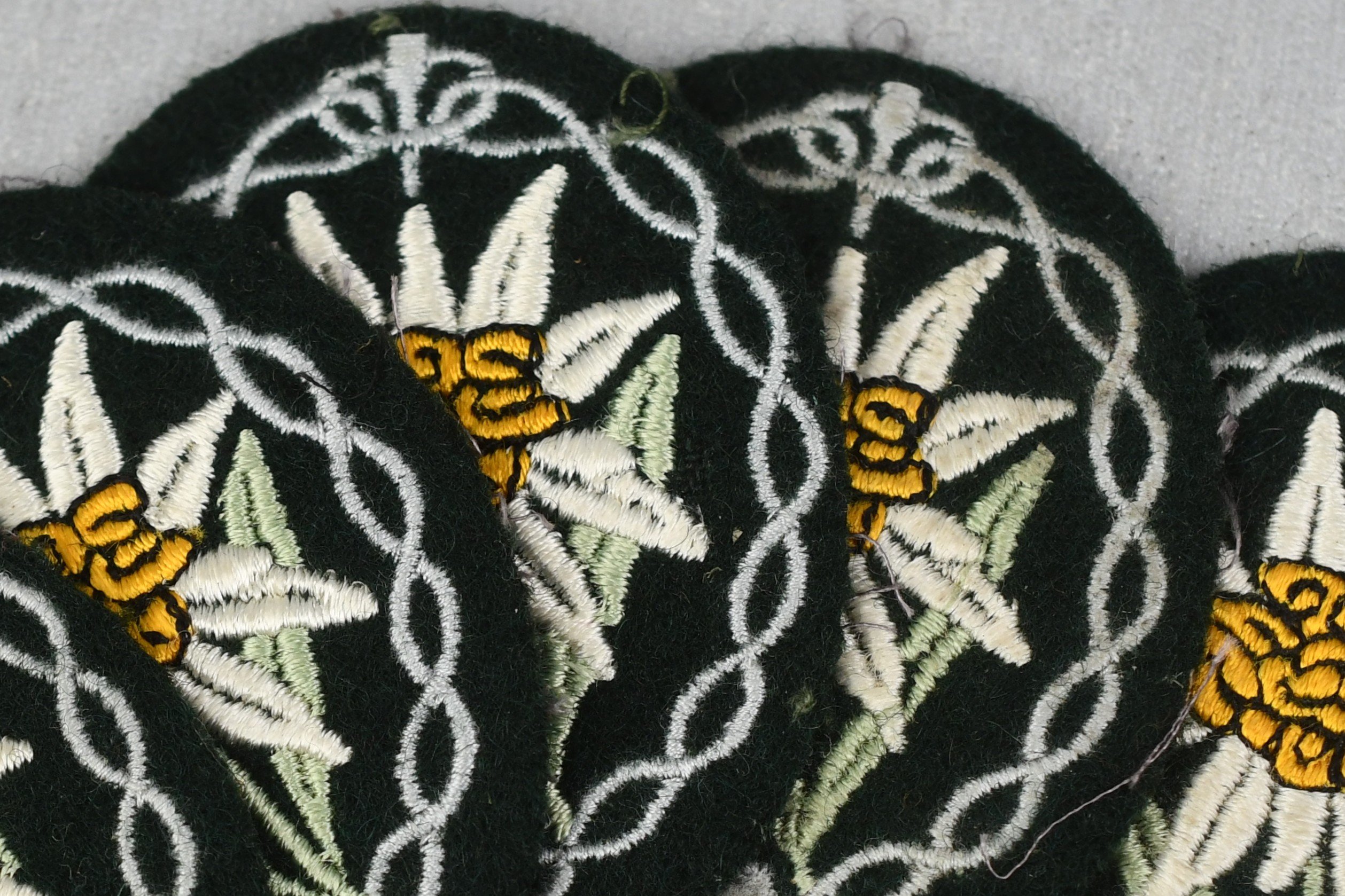 Army (Heer) mountain trooper 'Gebirgsjäger' edelweiss sleeve badge — image 3