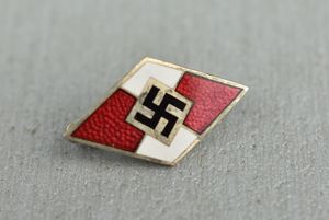 Hitlerjugend membership badge by RZM M1/100 'Werner Redo'