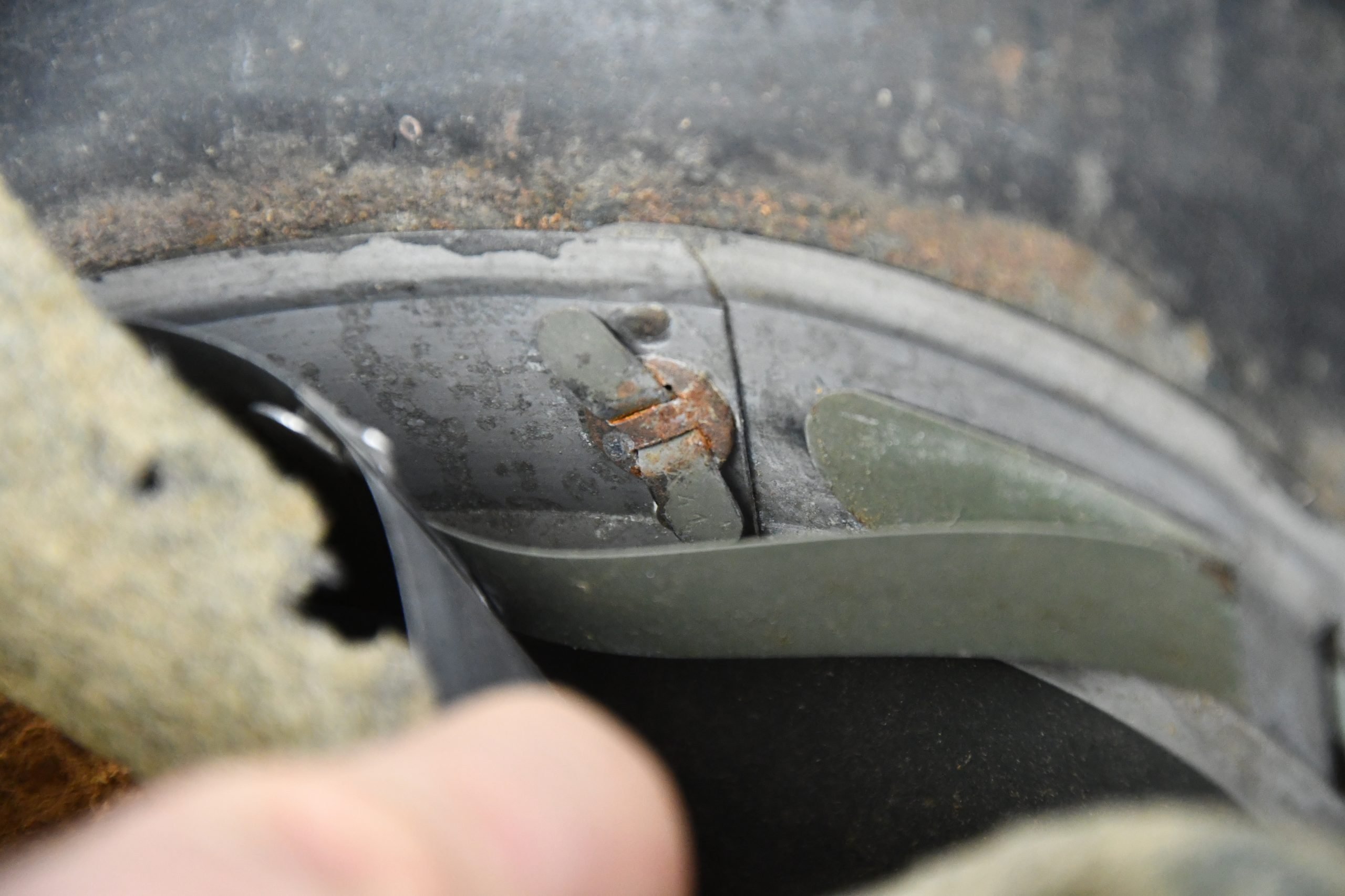 M40 army (Heer) single decal 'black' steel helmet Q64 — image 15