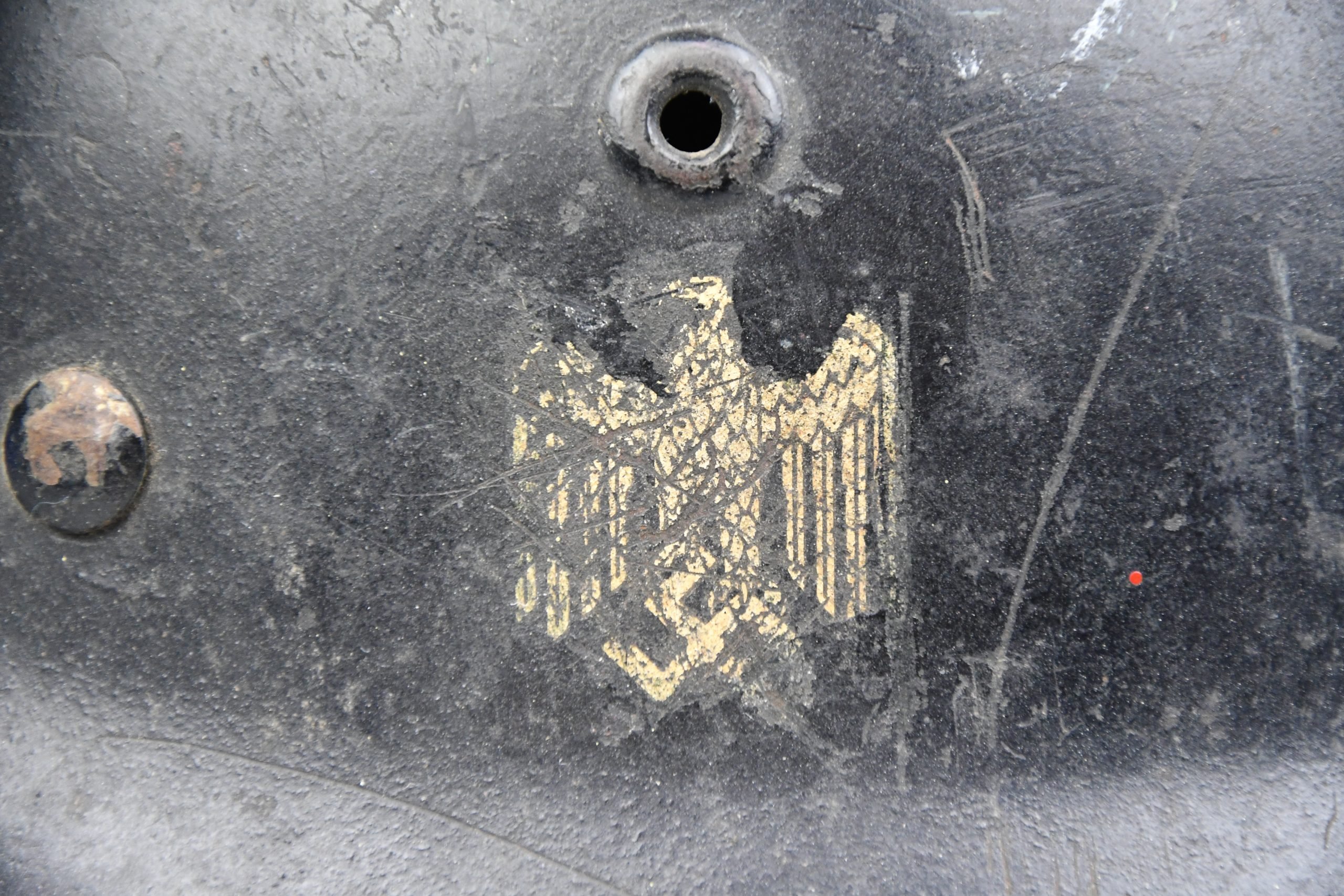 M40 army (Heer) single decal 'black' steel helmet Q64 — image 2