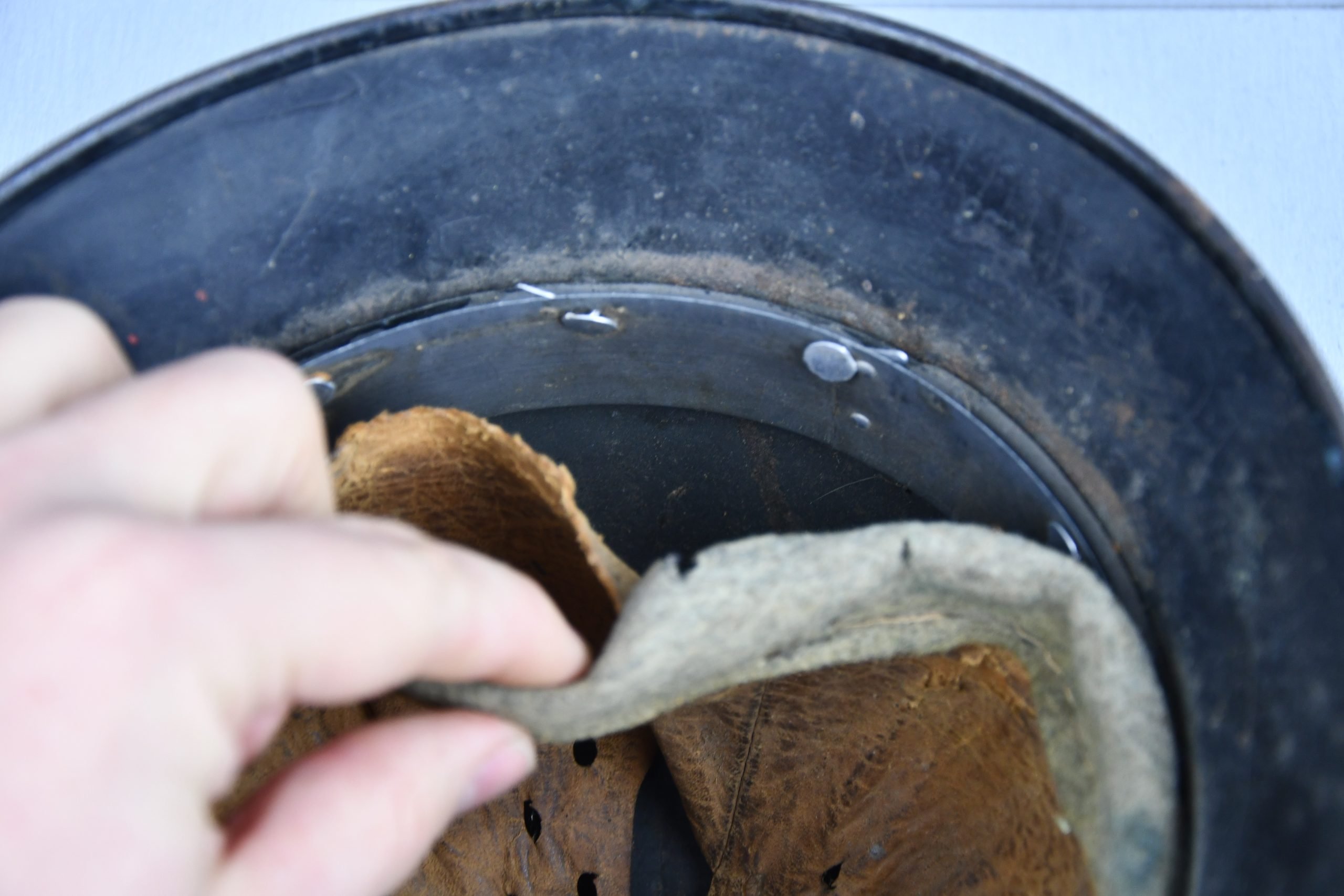 M40 army (Heer) single decal 'black' steel helmet Q64 — image 9