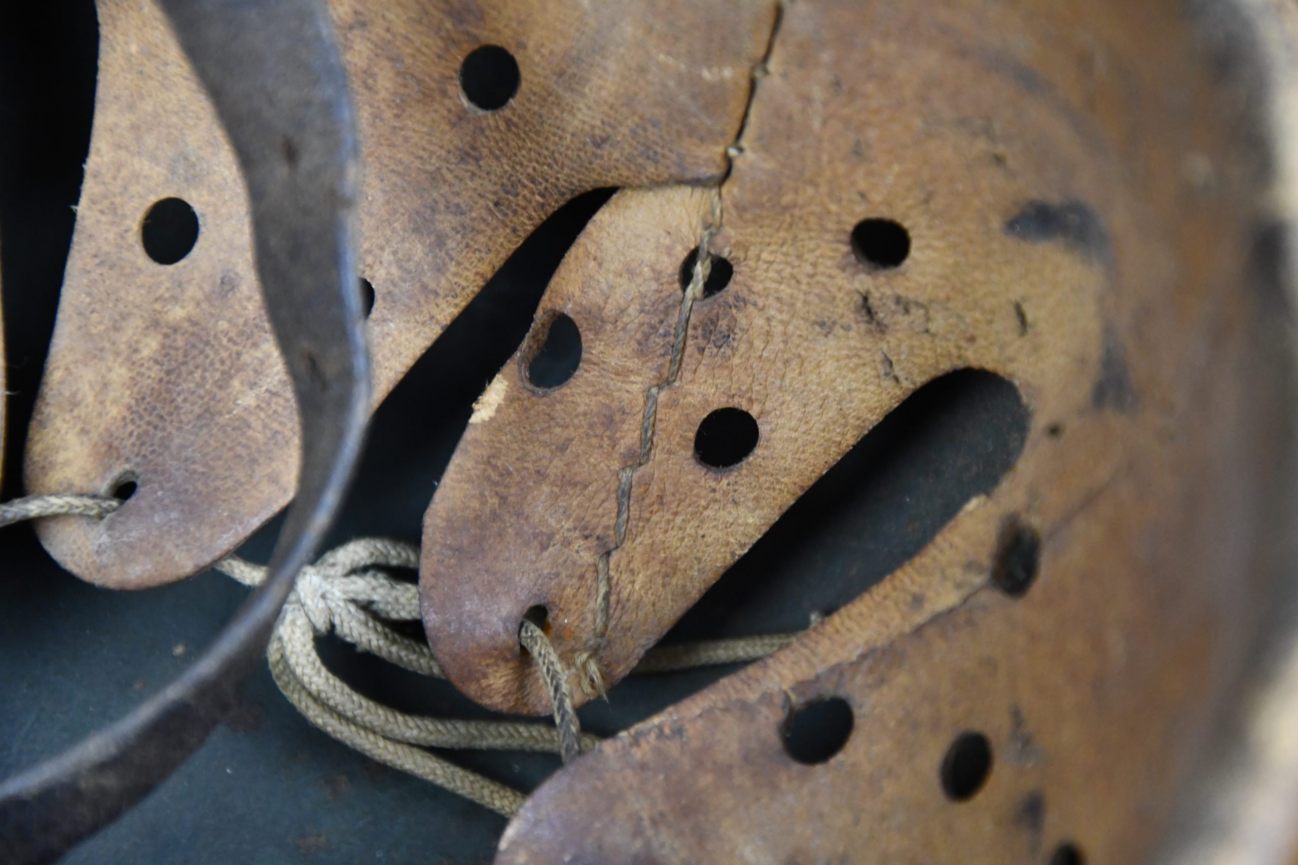 M42 army (Heer) single decal steel helmet ET68 — image 10