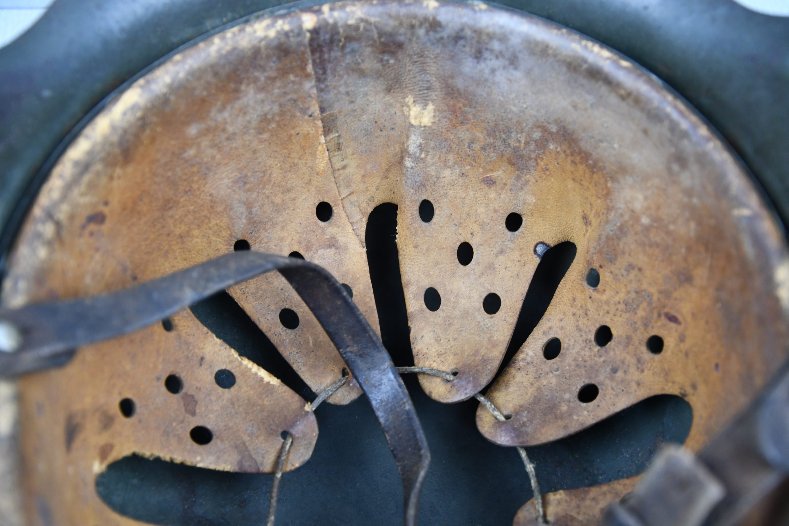 M42 army (Heer) single decal steel helmet ET68 — image 11