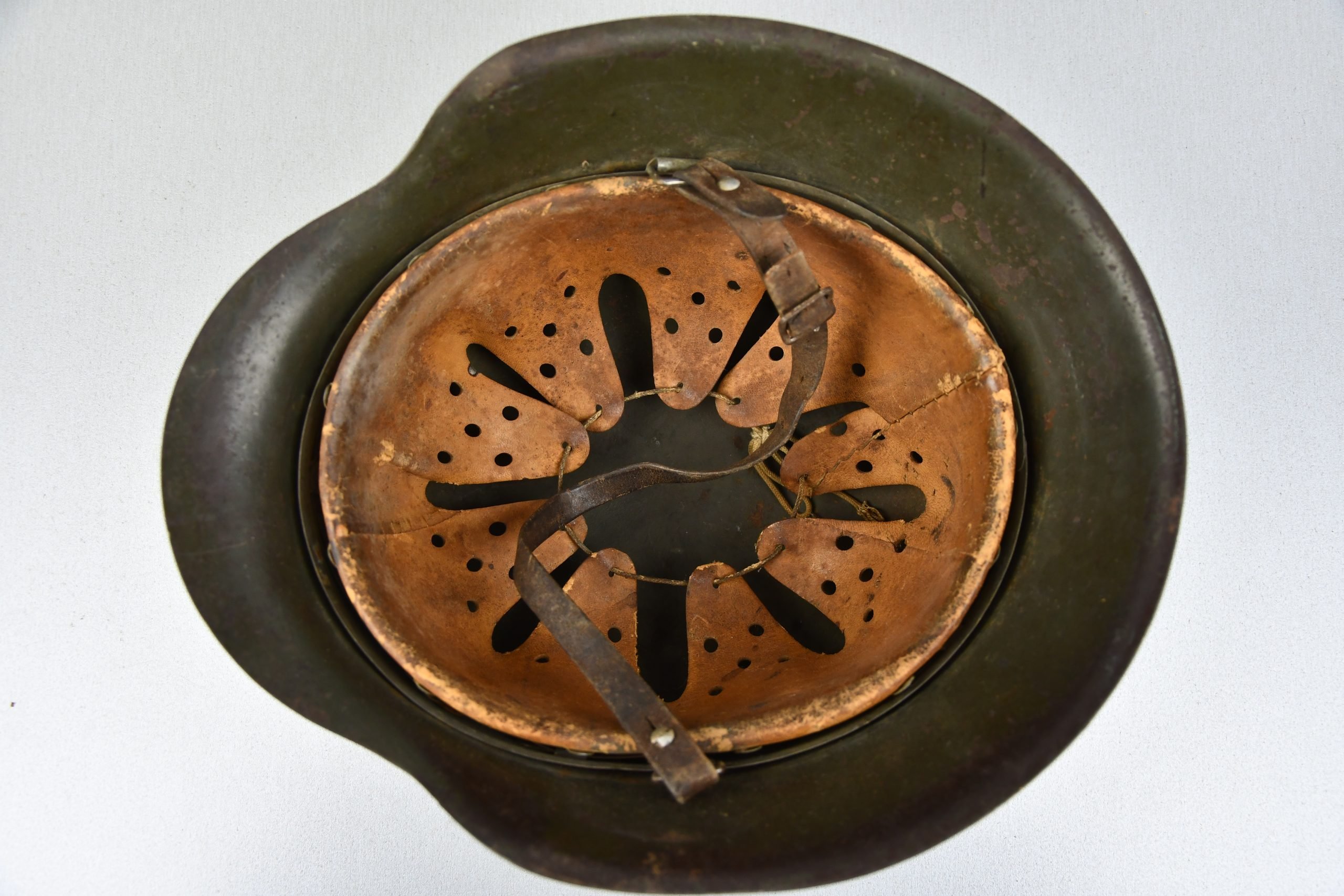 M42 army (Heer) single decal steel helmet ET68 — image 7