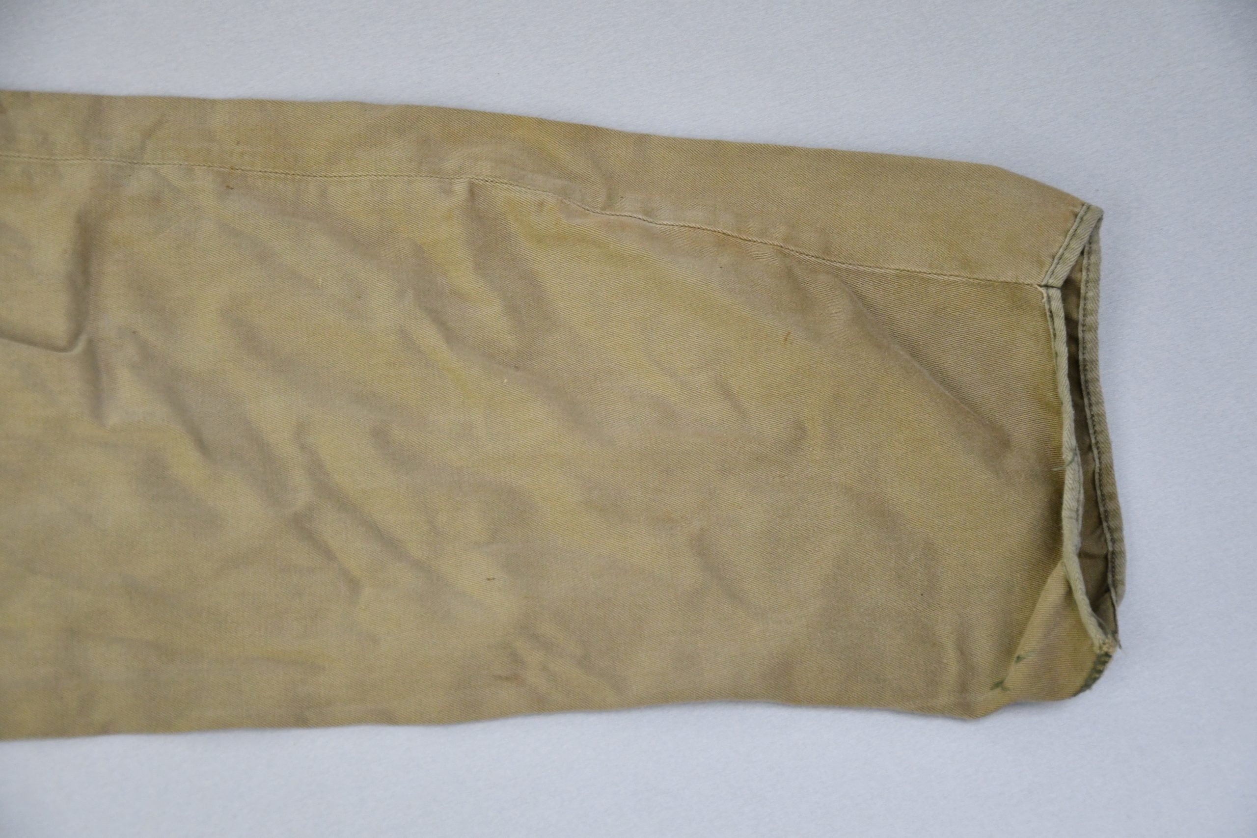 USA WW2 M42 paratrooper matching jump jacket and trousers from the same soldier — image 3