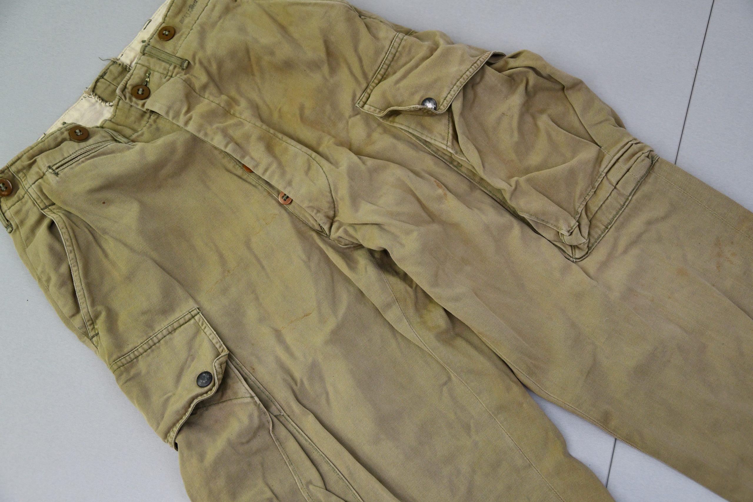USA WW2 M42 paratrooper matching jump jacket and trousers from the same soldier — image 4