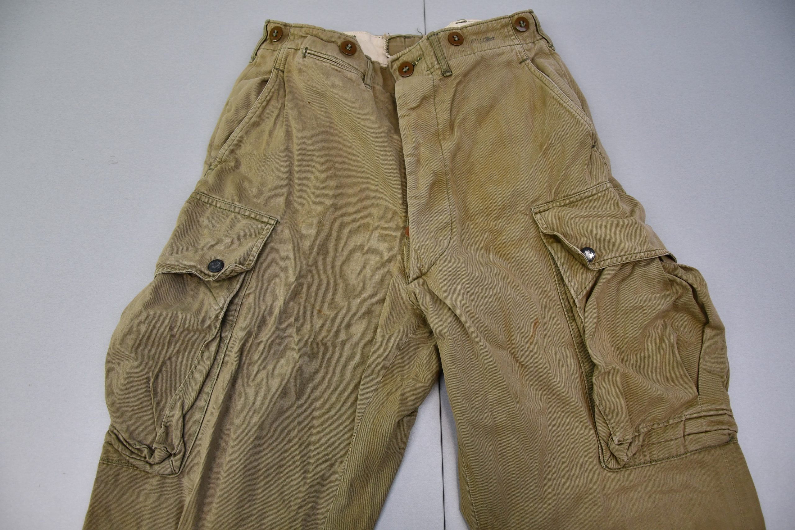 USA WW2 M42 paratrooper matching jump jacket and trousers from the same soldier — image 5
