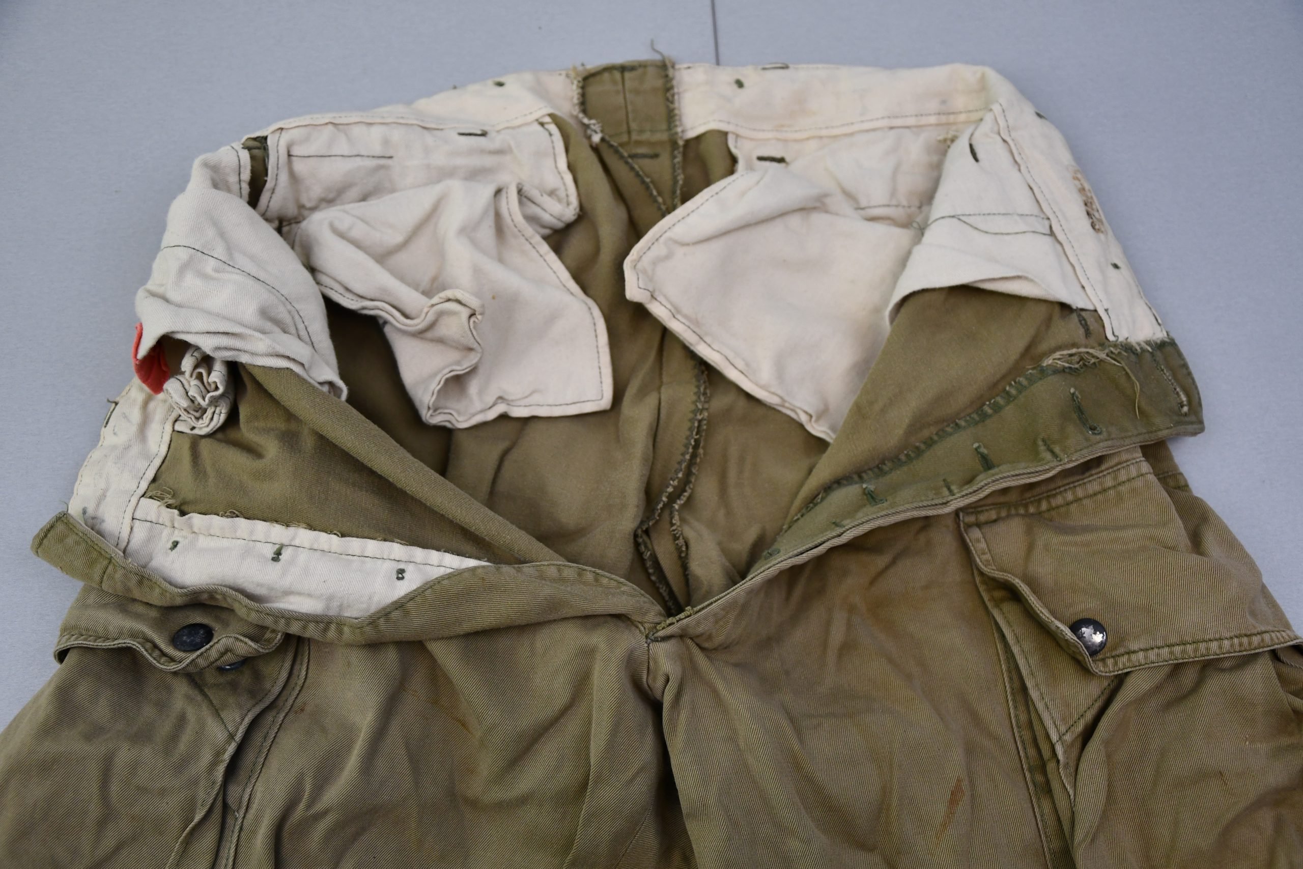 USA WW2 M42 paratrooper matching jump jacket and trousers from the same soldier — image 7
