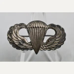US WW2 paratrooper 'Airborne' jump wings by Sterling