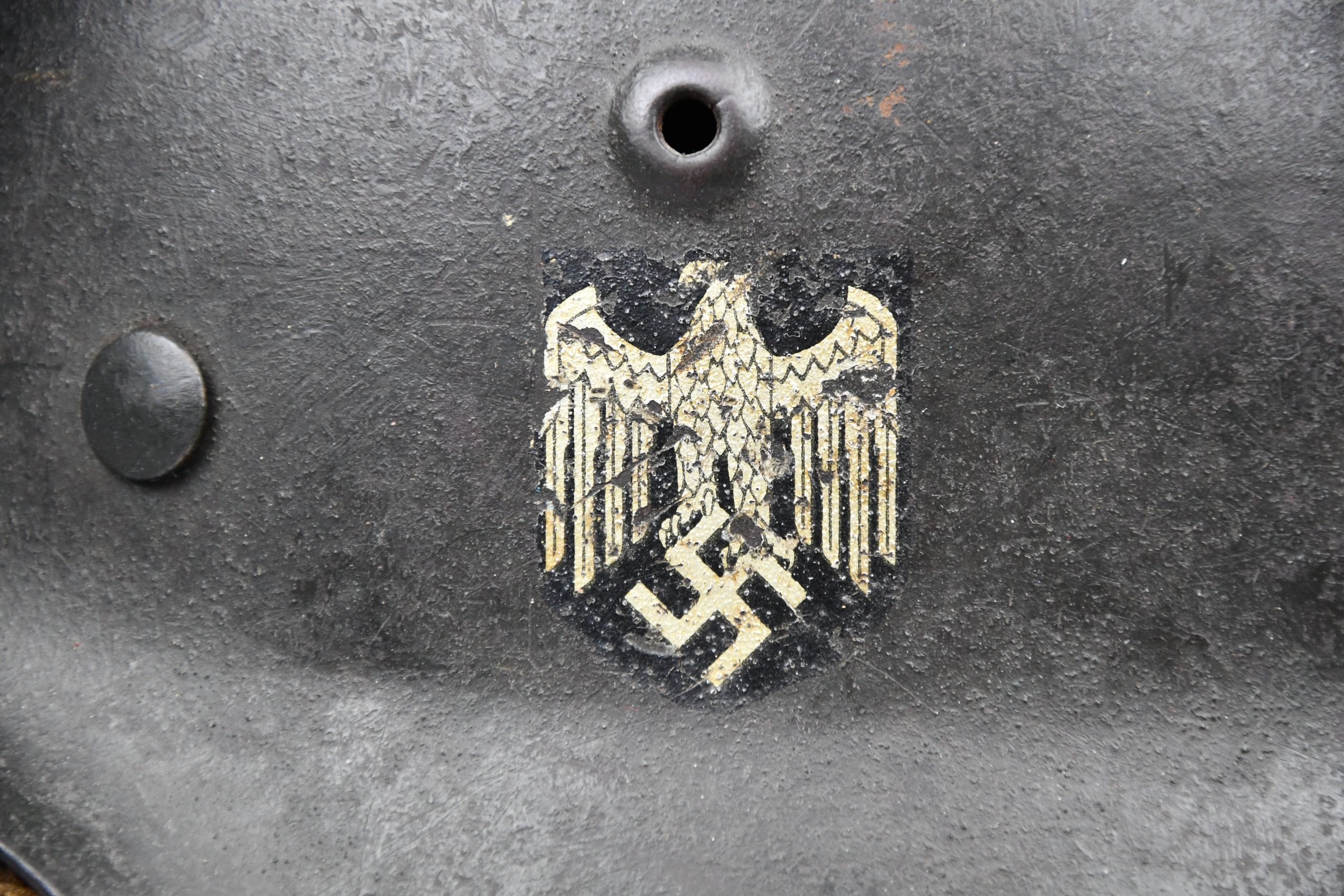 M42 army (Heer) single decal steel helmet hkp66 — image 2