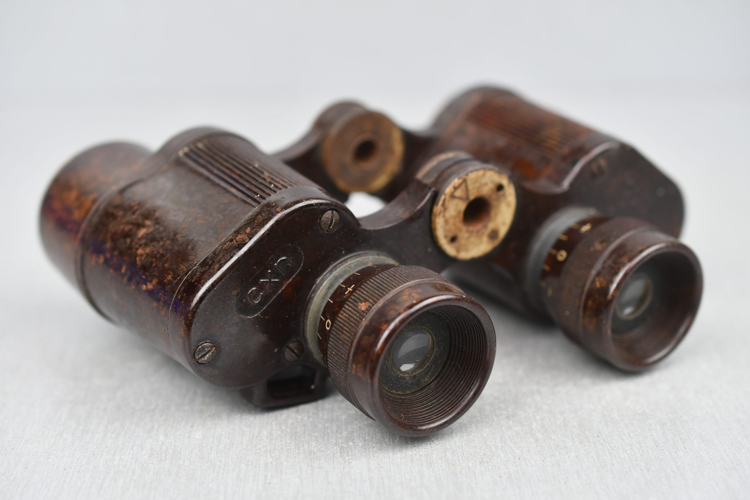 RARE Wehrmacht bakelite 6×30 binoculars 'Dienstglast' by CNX — image 2