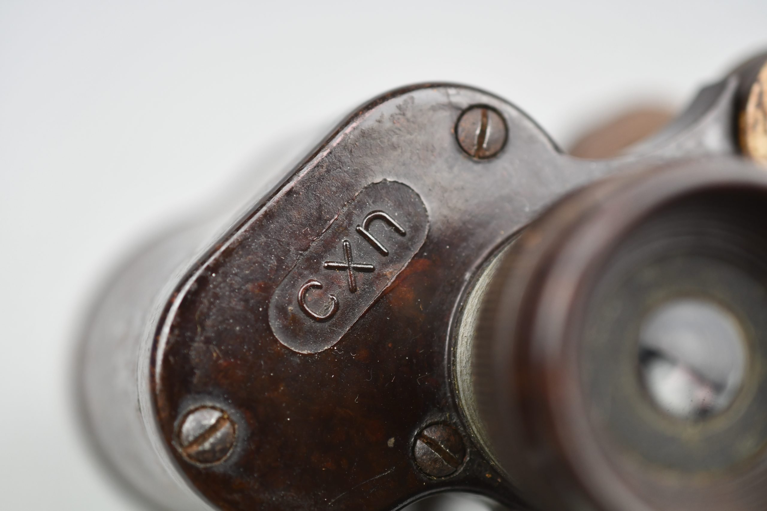RARE Wehrmacht bakelite 6×30 binoculars 'Dienstglast' by CNX — image 3
