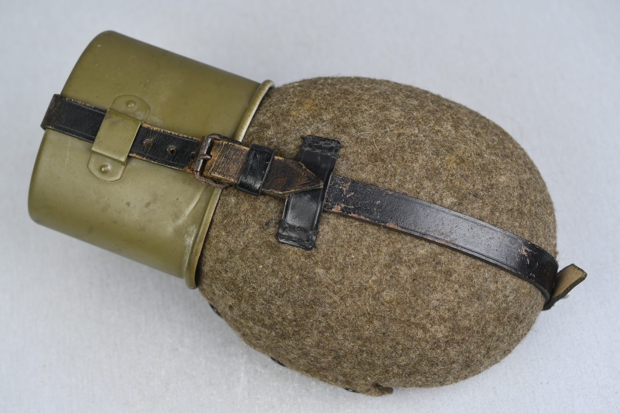 MINT M31 Wehrmacht matching canteen by HRE 1941 — image 8