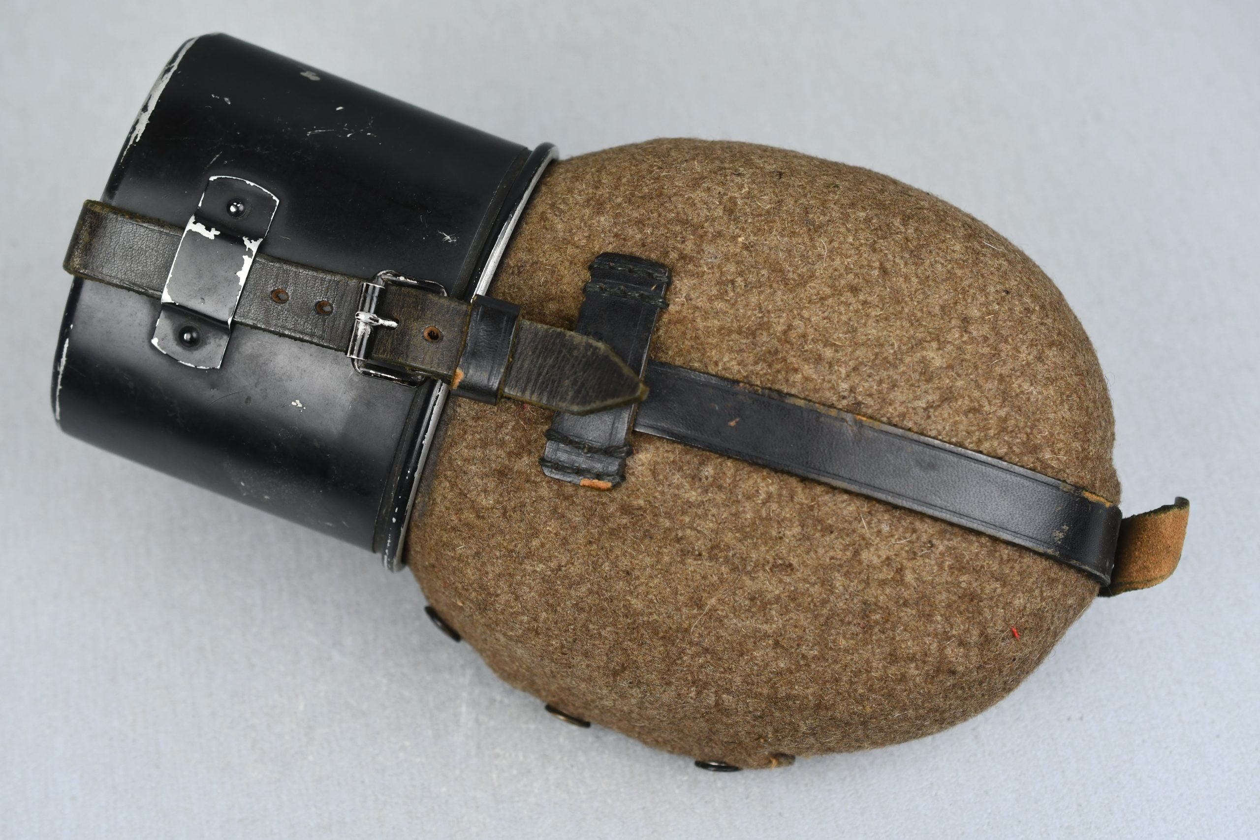 M31 Wehrmacht matching canteen by O.H.W. 1939 — image 8