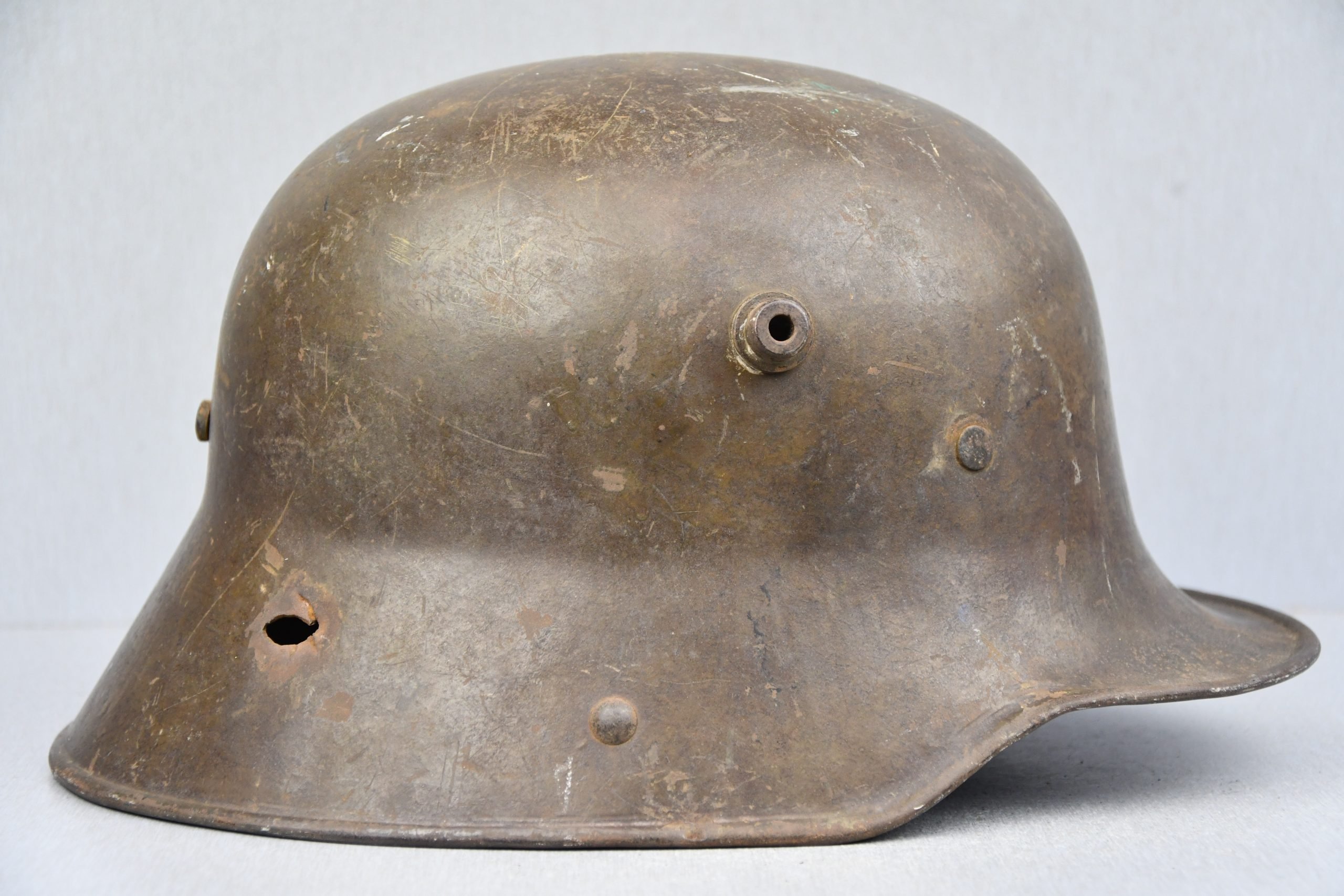 M16 WW1 German steel helmet with bullet hits ET64 — image 3
