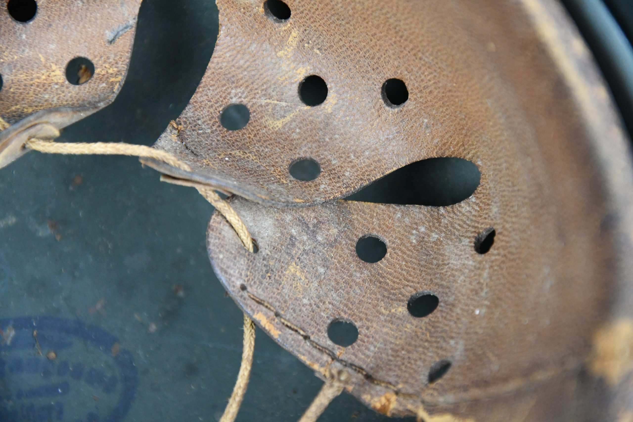 M40 army (Heer) reissued single decal steel helmet ET64 — image 10