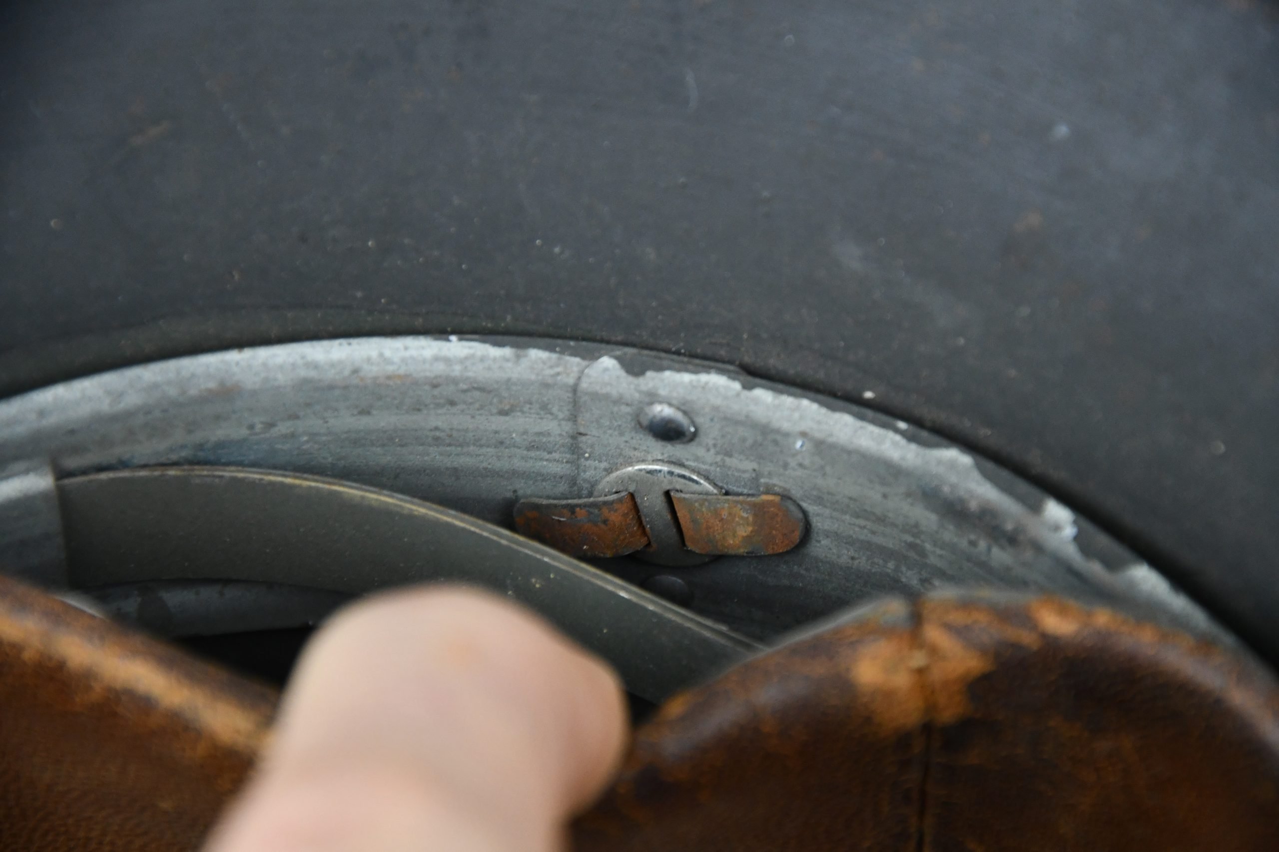 M40 army (Heer) reissued single decal steel helmet ET64 — image 17