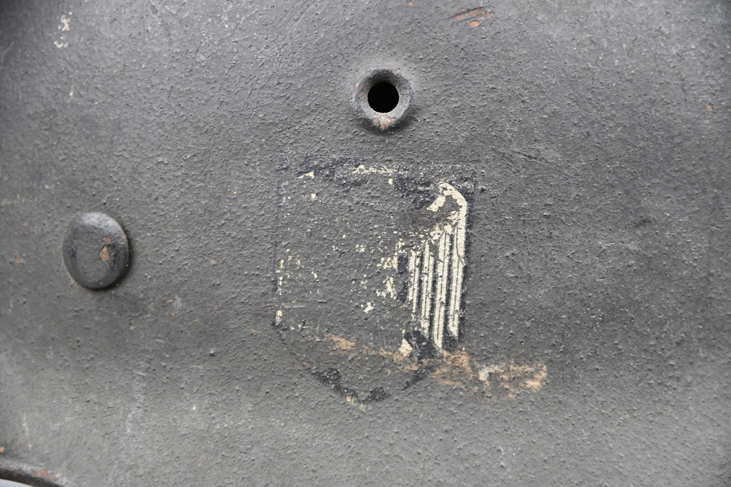 M40 army (Heer) reissued single decal steel helmet ET64 — image 2