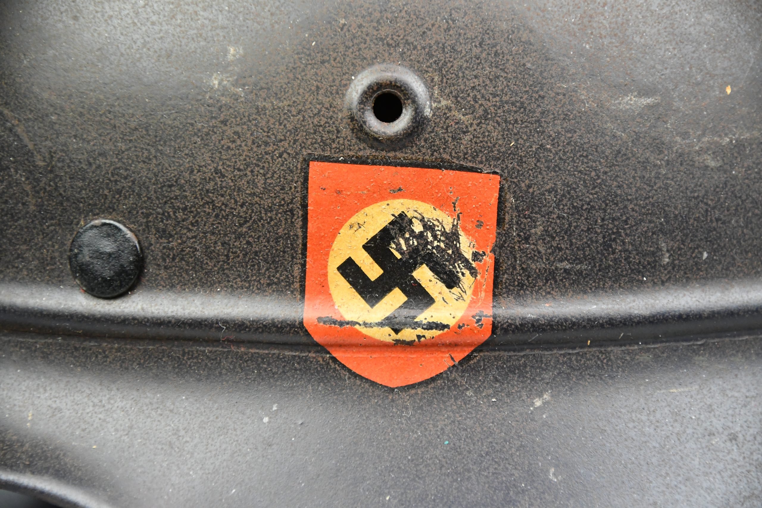 RARE M40 Polizei double decal 'beaded' steel helmet EF68 — image 2