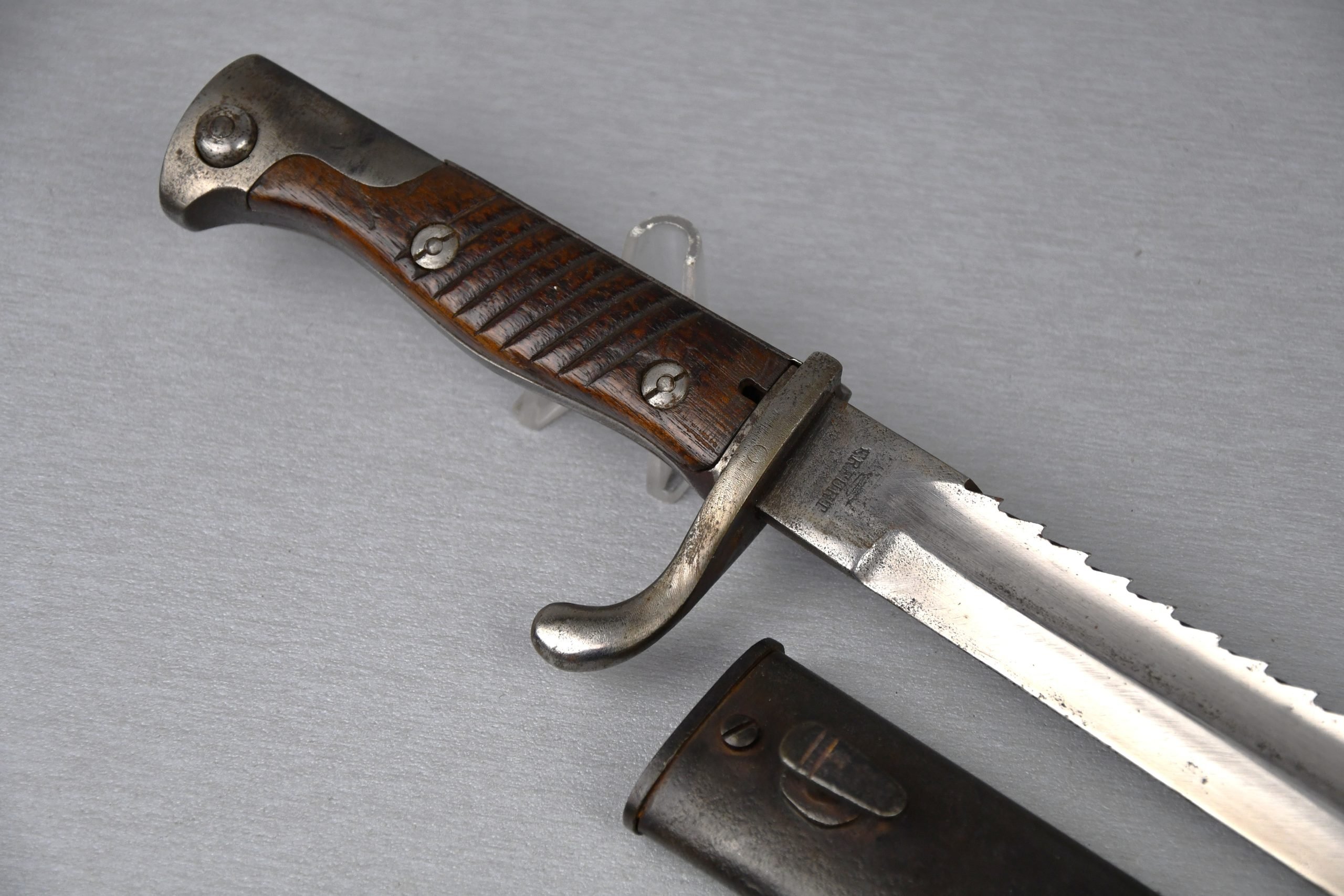 WW1 German M1895/05 'Butcher' bayonet with sawteeth by Erfurt 1915 — image 2