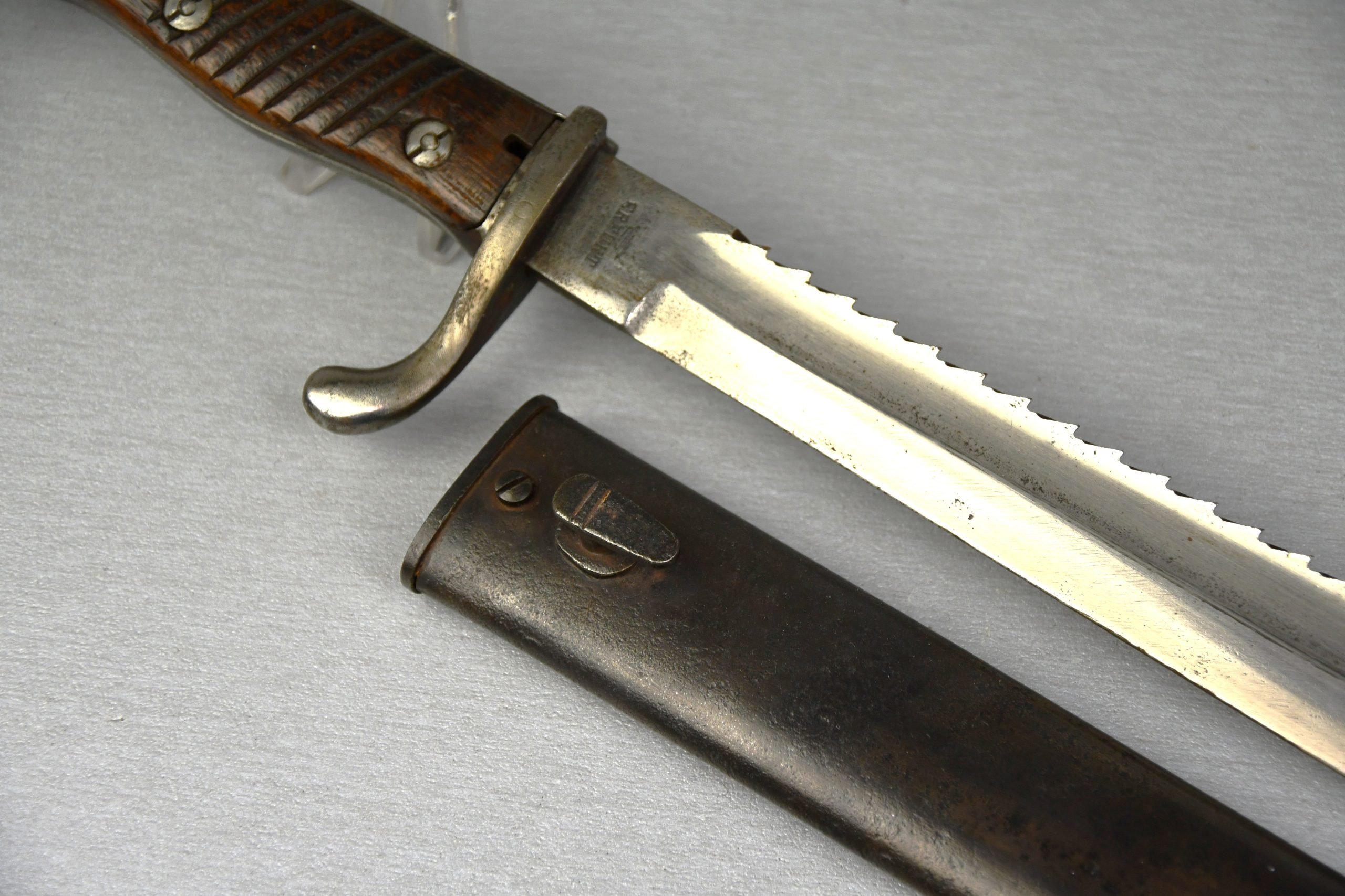 WW1 German M1895/05 'Butcher' bayonet with sawteeth by Erfurt 1915 — image 3