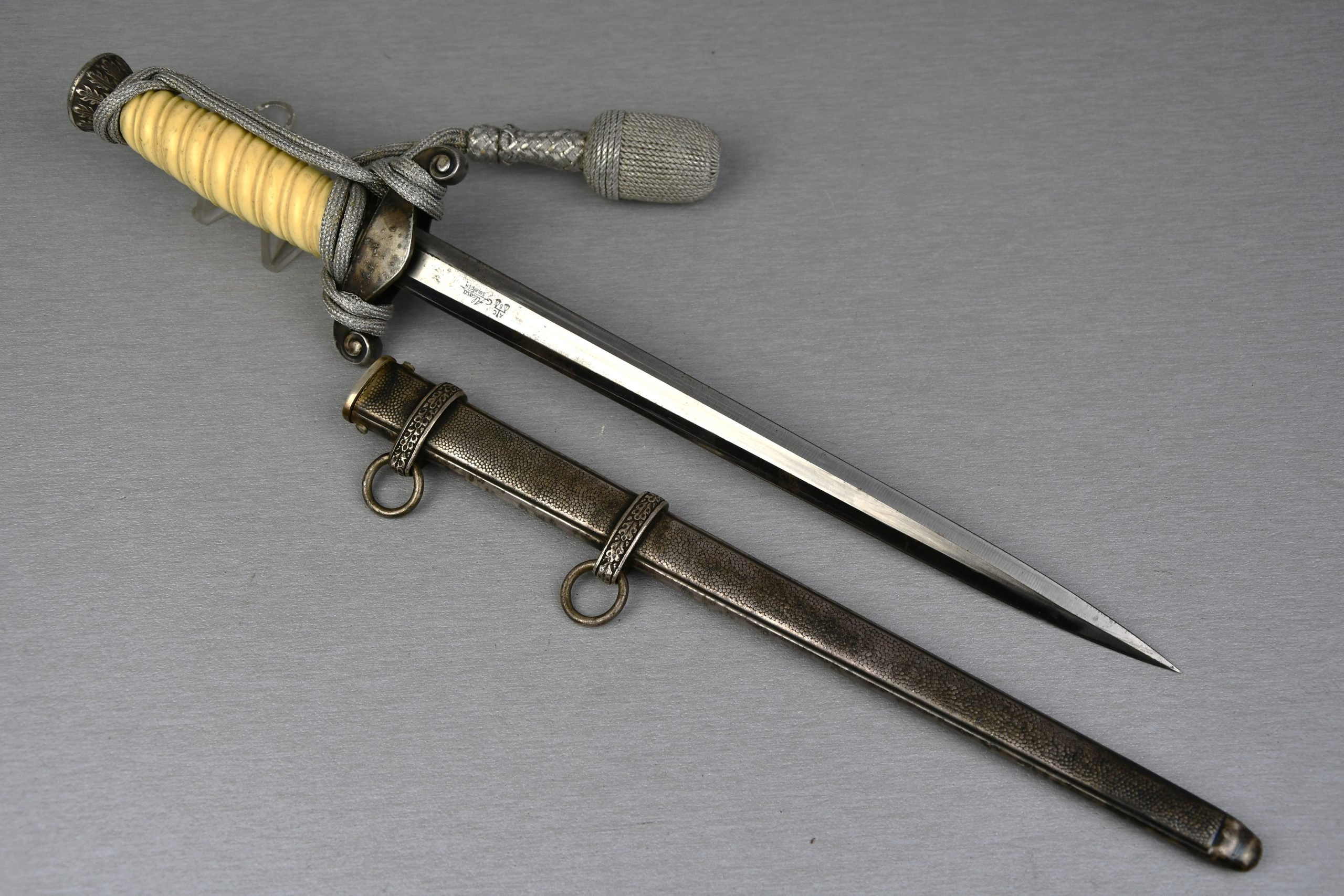 Early army (Heer) officer dagger 'Heeres-Offizierdolch' by Carl Eickhorn — image 2