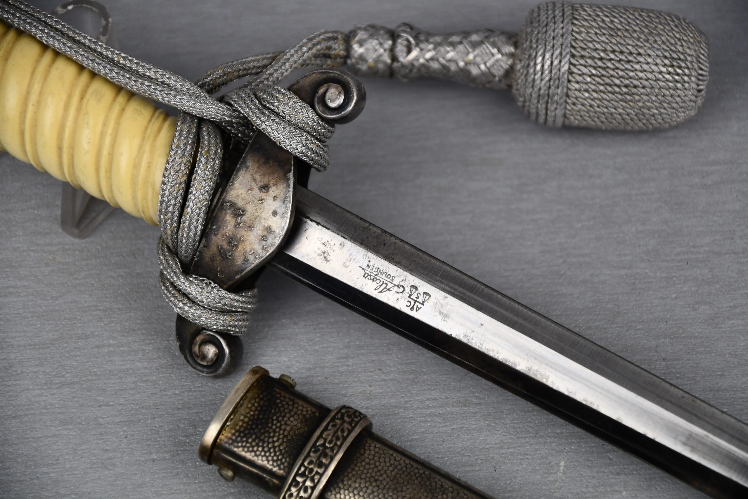 Early army (Heer) officer dagger 'Heeres-Offizierdolch' by Carl Eickhorn — image 3