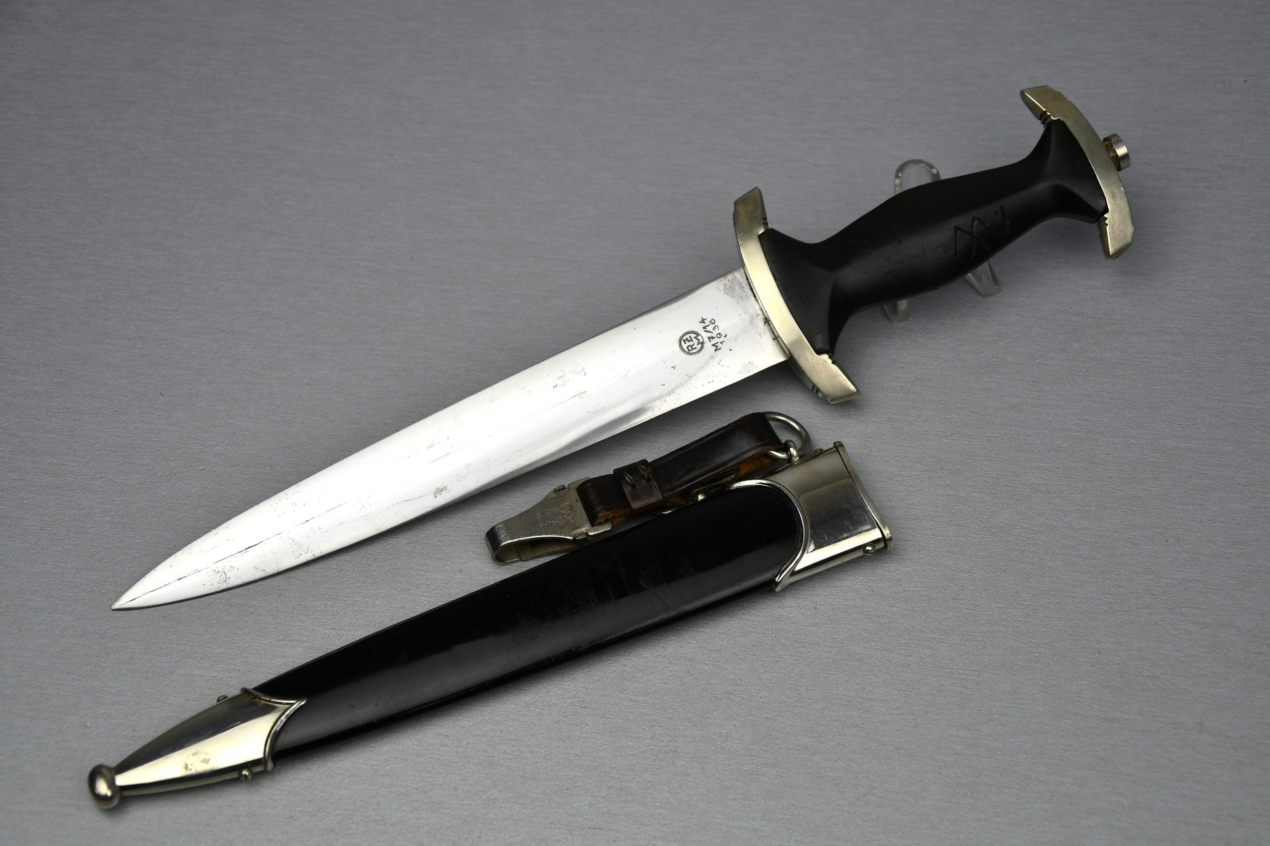 M33 SS dagger by RZM M7/14 1936 P.D. Luneschloss, Solingen — image 9