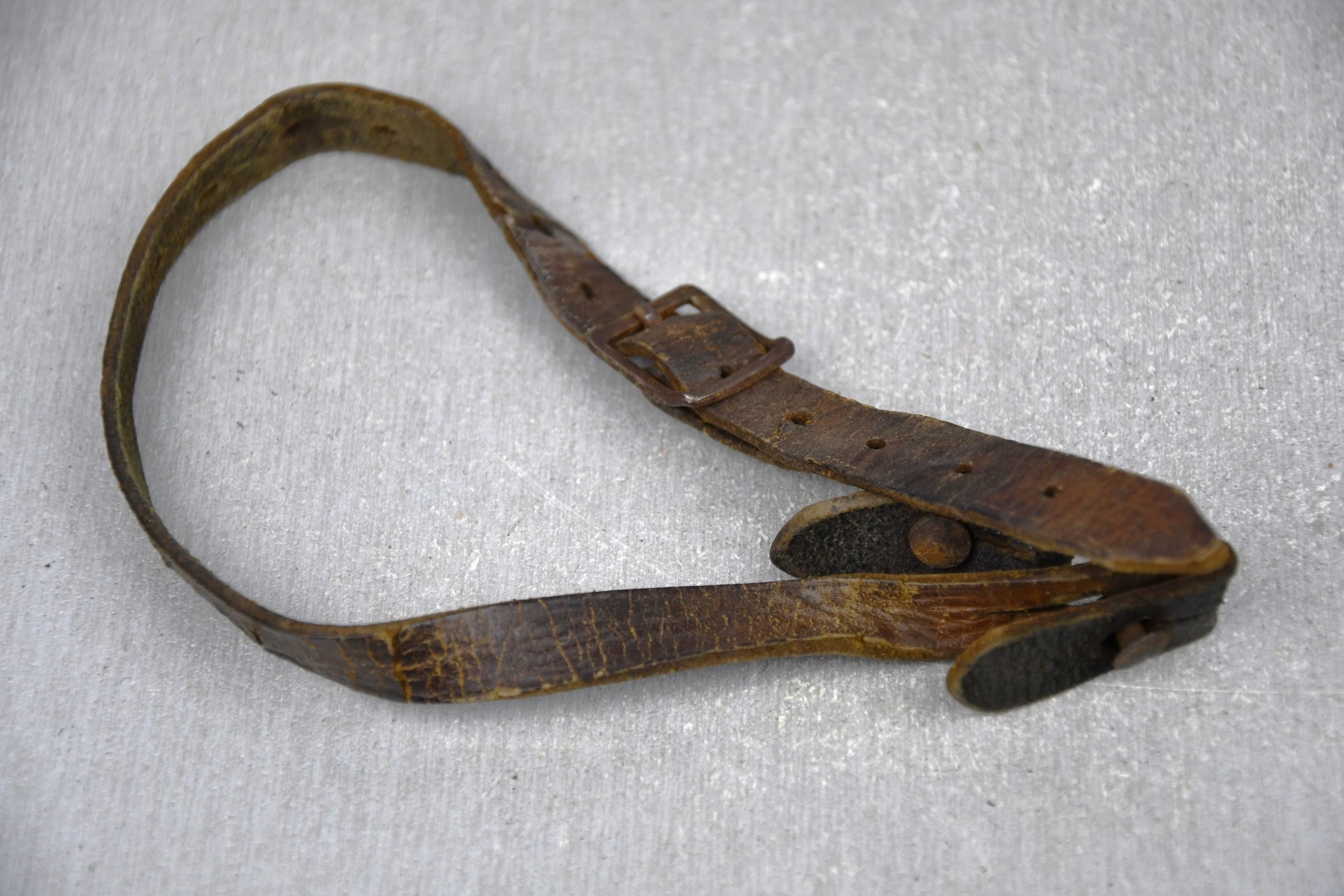 German helmet chin strap by Henseler & Co. 1940 — image 3