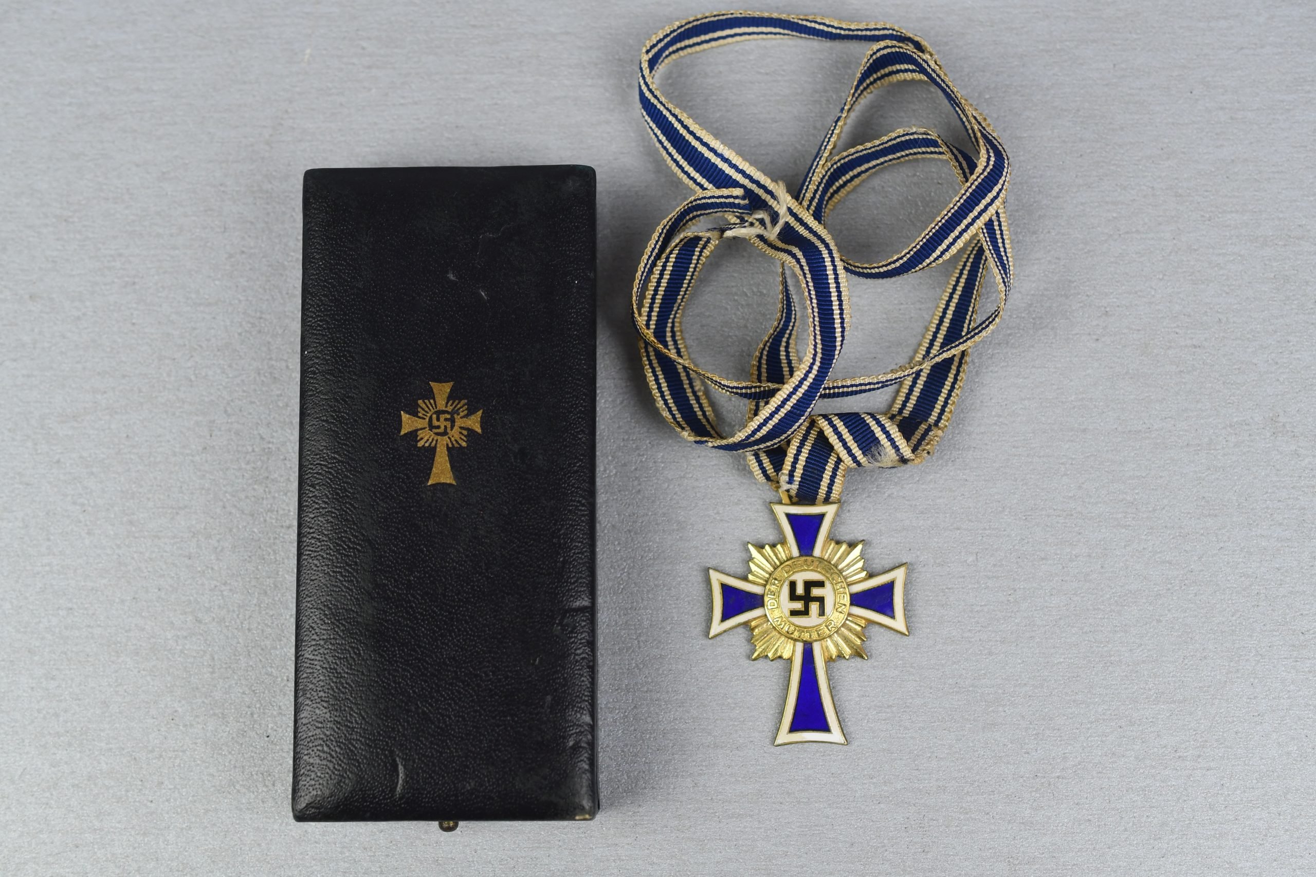 Mother's cross in gold with box by C.E. Juncker — image 3