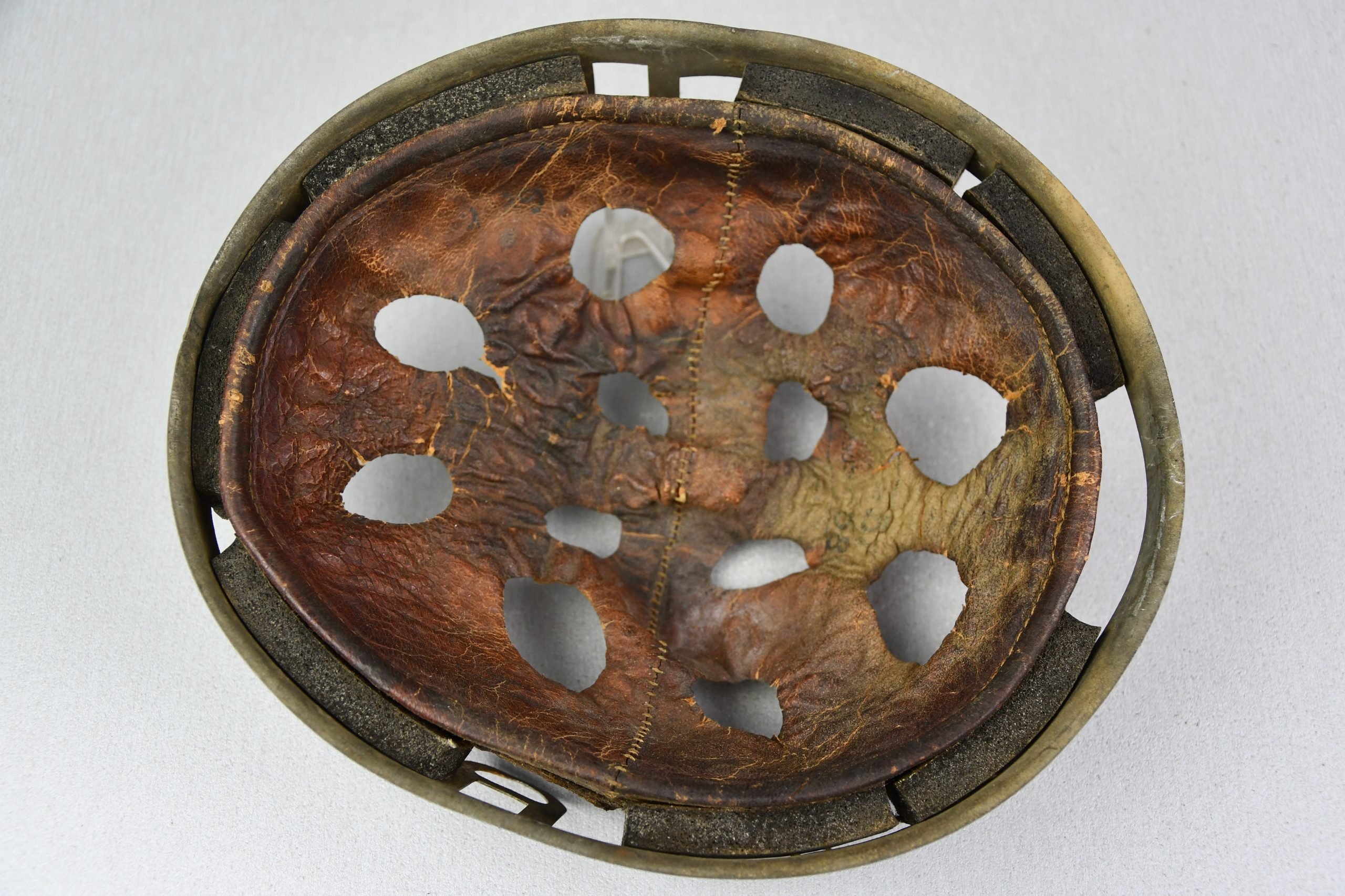 RARE M38 paratrooper 'Fallschirmjäger' helmet liner size 68 — image 2