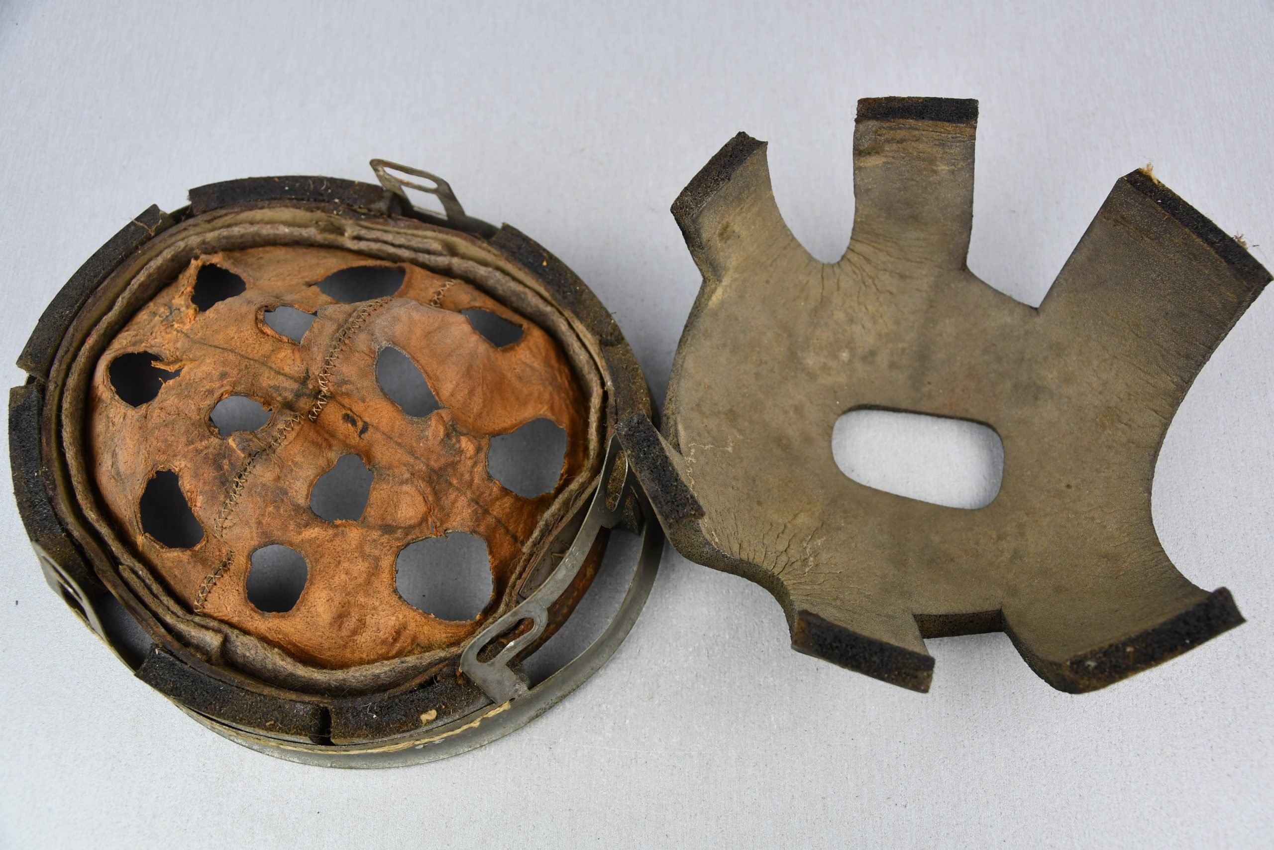 RARE M38 paratrooper 'Fallschirmjäger' helmet liner size 68 — image 9