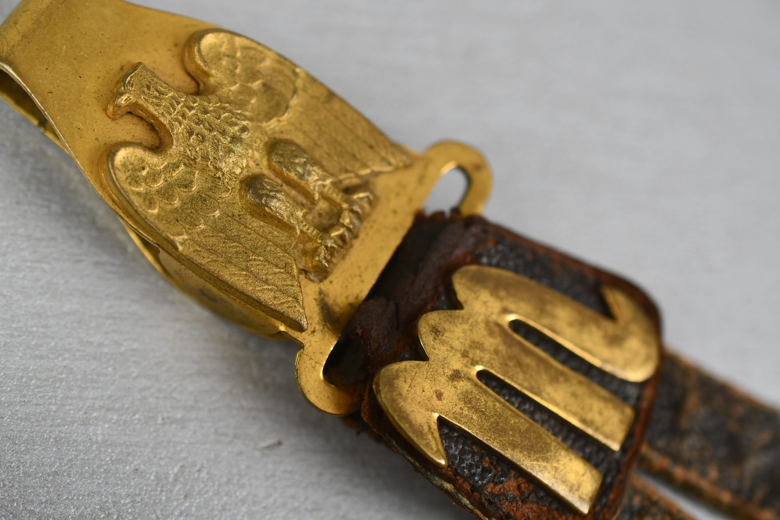 Italian officer's MVSN dagger leather hanger model 1939 — image 4