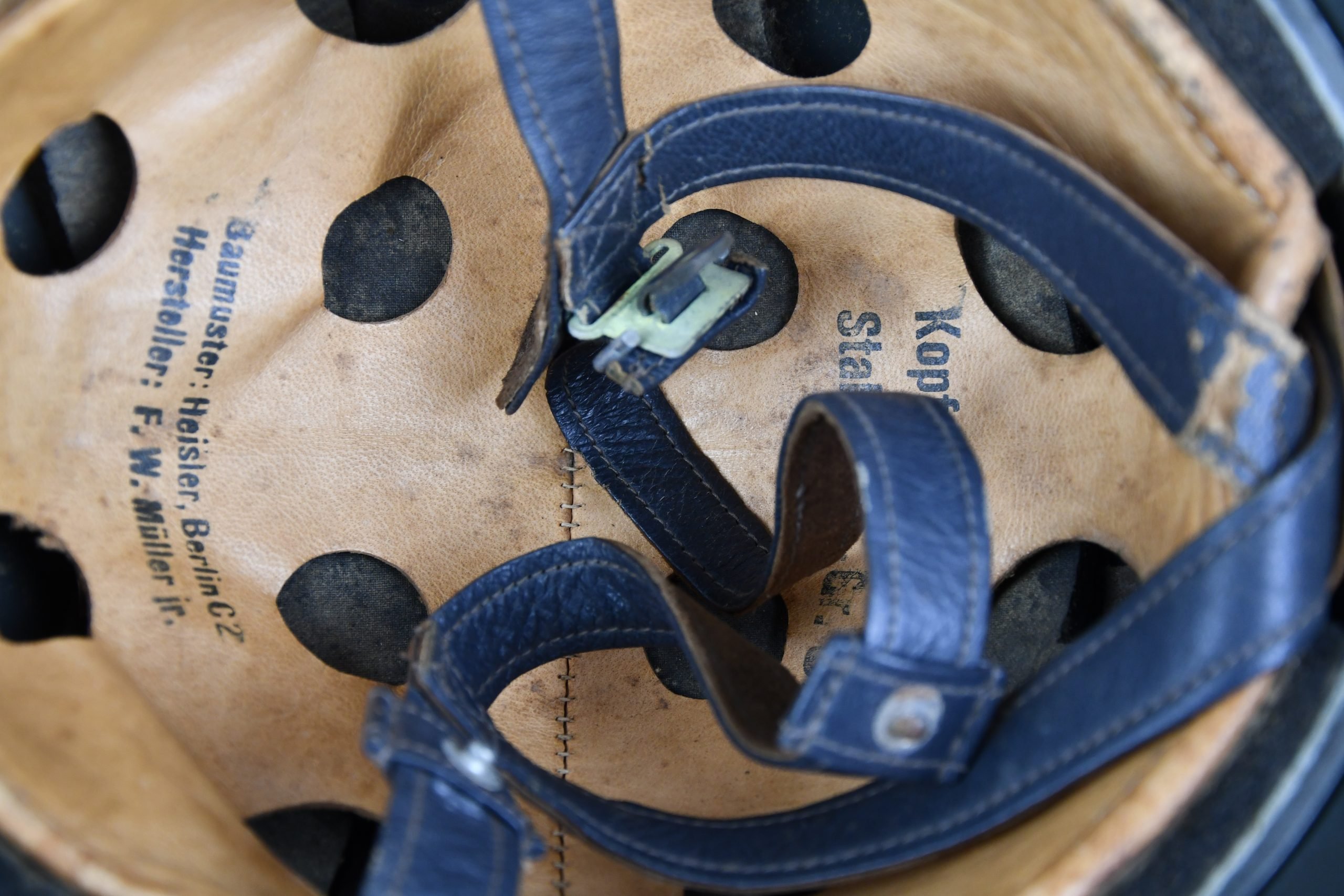 M38 Luftwaffe single decal paratrooper 'Fallschirmjäger' helmet ET66 — image 13