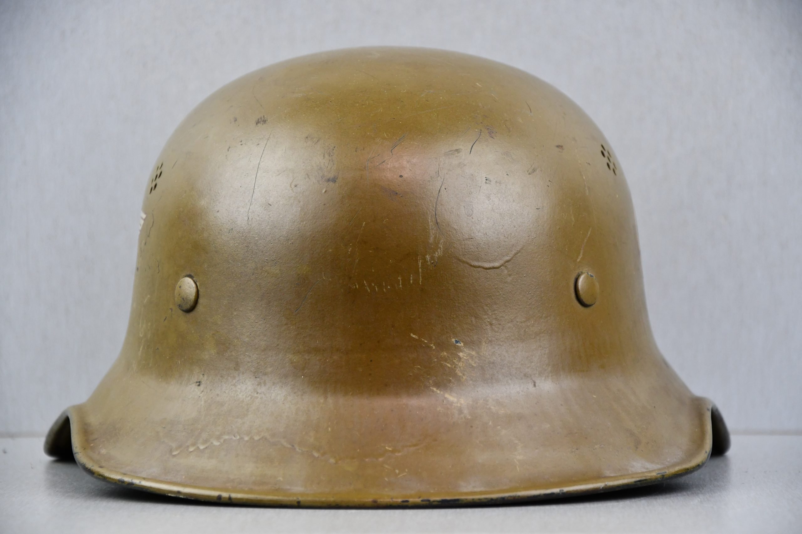 RARE SA 'Sturmabteilung' one-piece 'Gladiator' steel helmet with plastic chin strap — image 2