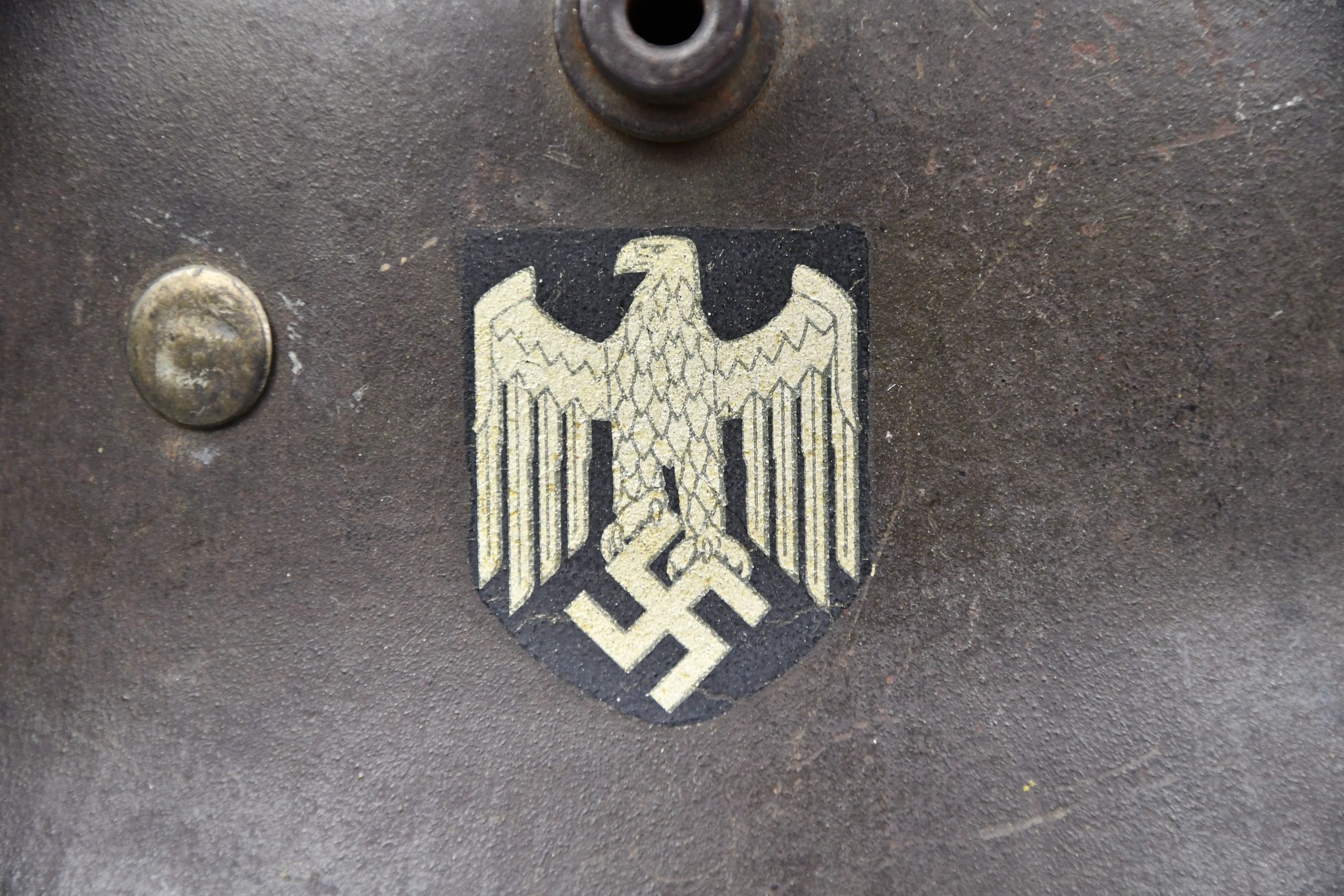 M18 army (Heer) 'transitional' reissue single decal steel helmet — image 2