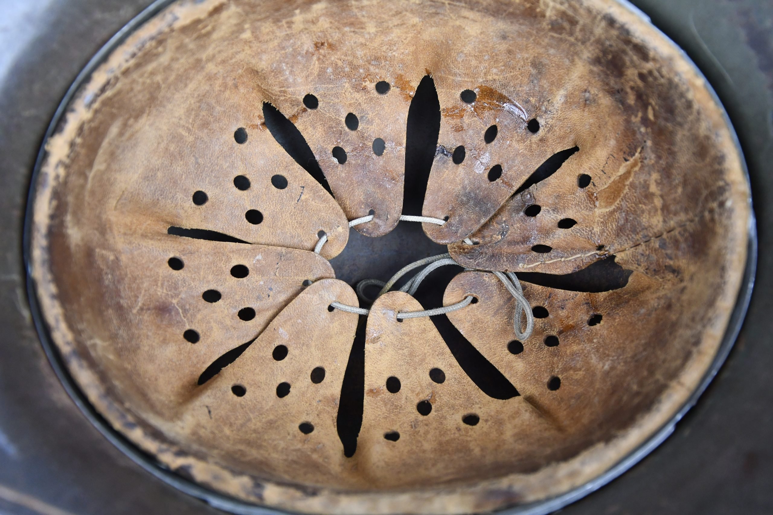 M18 army (Heer) 'transitional' reissue single decal steel helmet — image 8