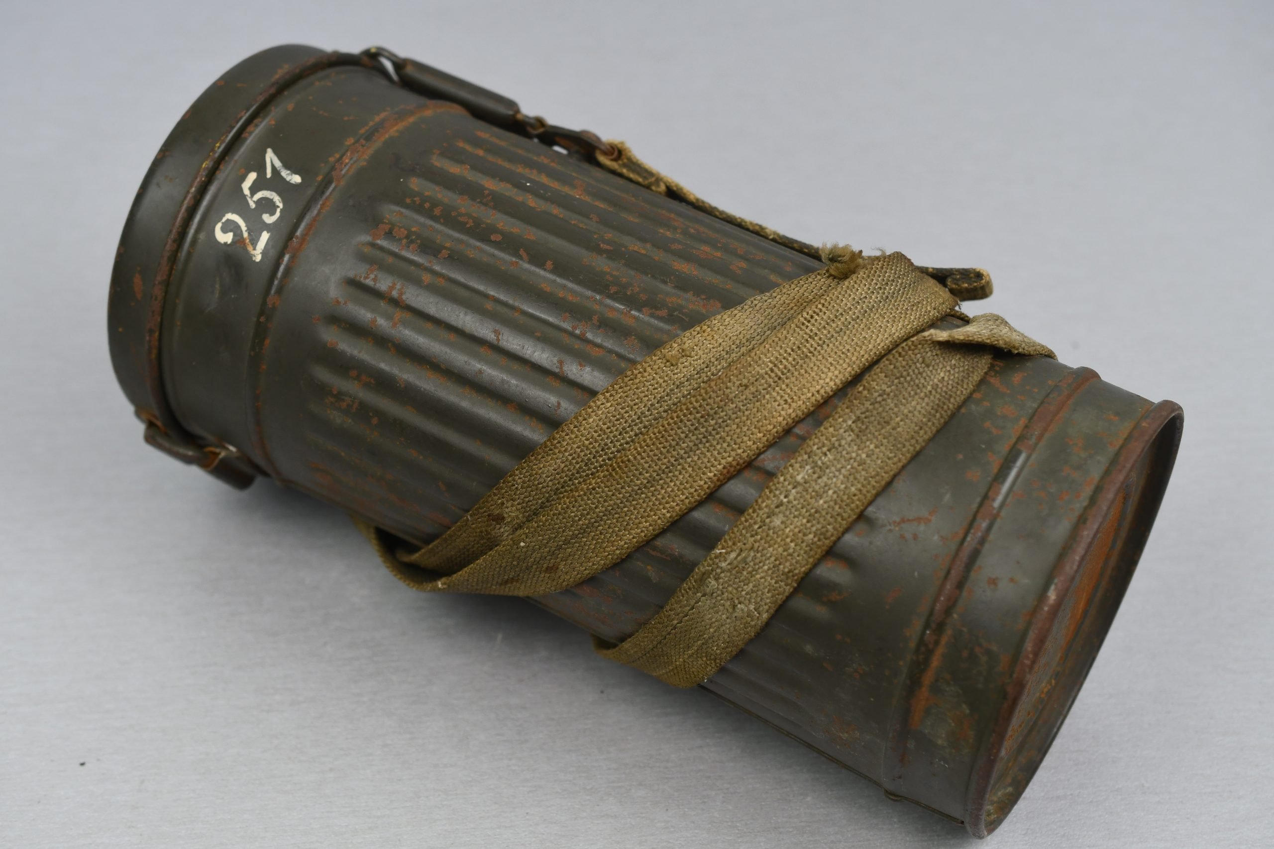 Complete M31 gas mask with canister from female Luftwaffe Helferin Michel Anneliese — image 14