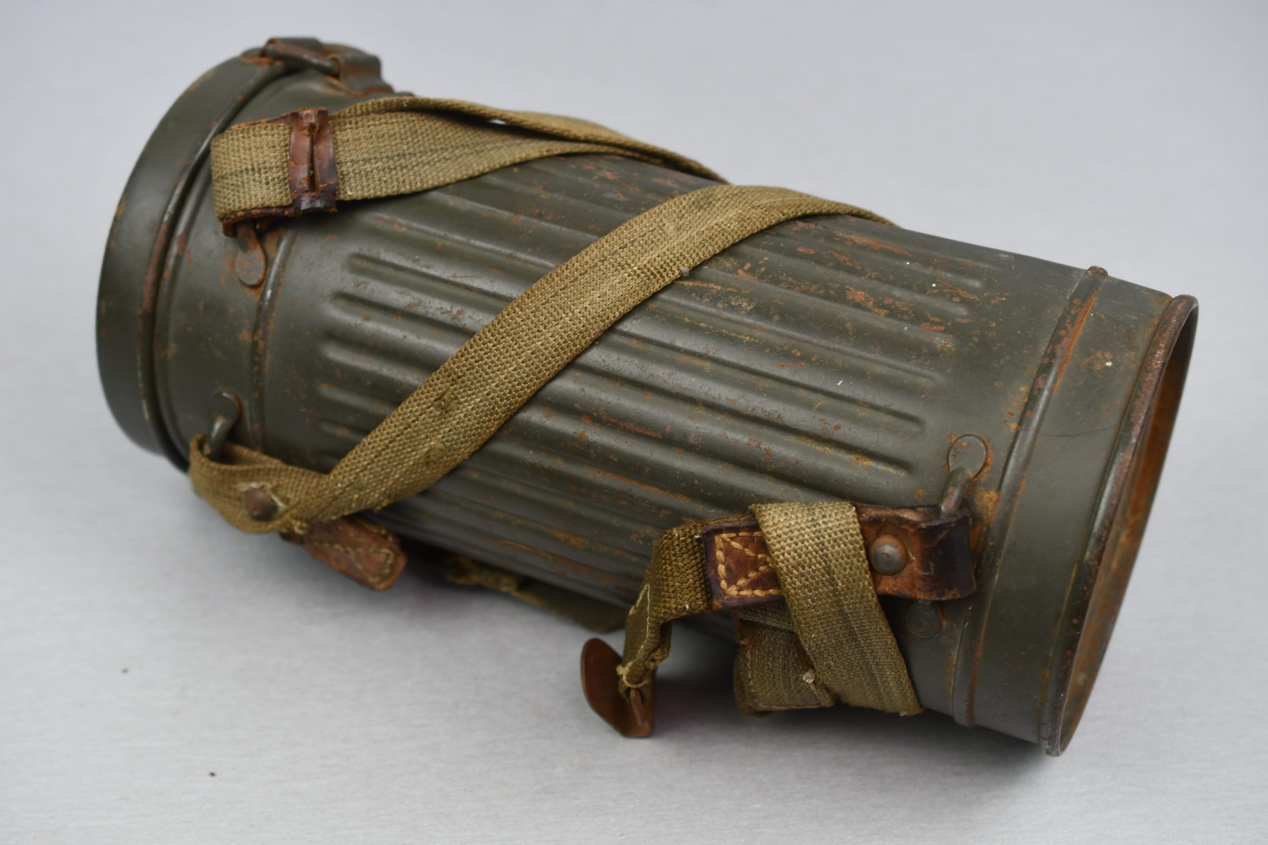 Complete M31 gas mask with canister from female Luftwaffe Helferin Michel Anneliese — image 15