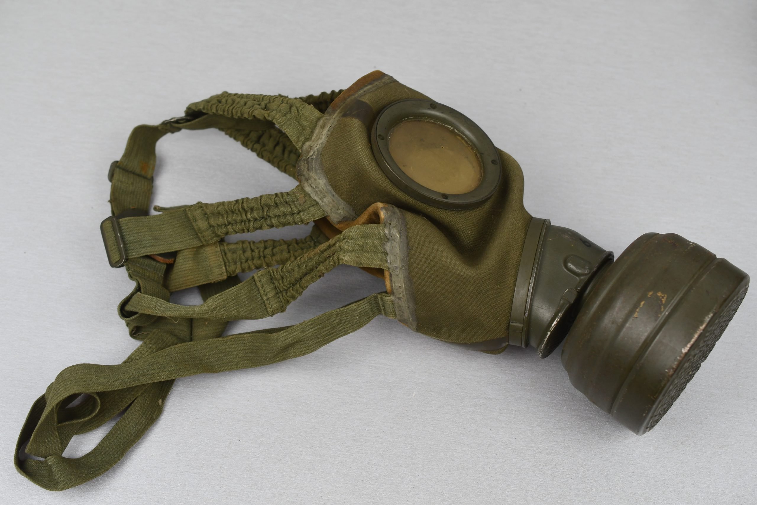 Complete M31 gas mask with canister from female Luftwaffe Helferin Michel Anneliese — image 9