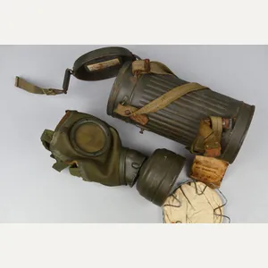 Complete M31 gas mask with canister from female Luftwaffe Helferin …