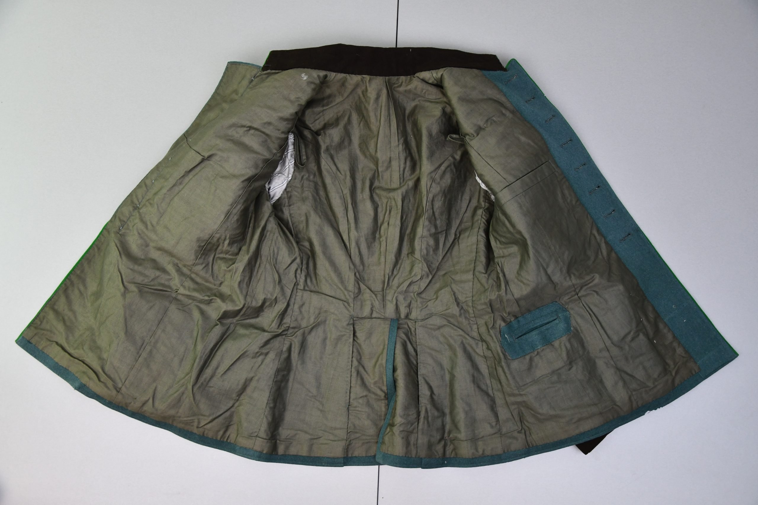 German police 'Schutzpolizei' service tunic with factory tag 1940 — image 3