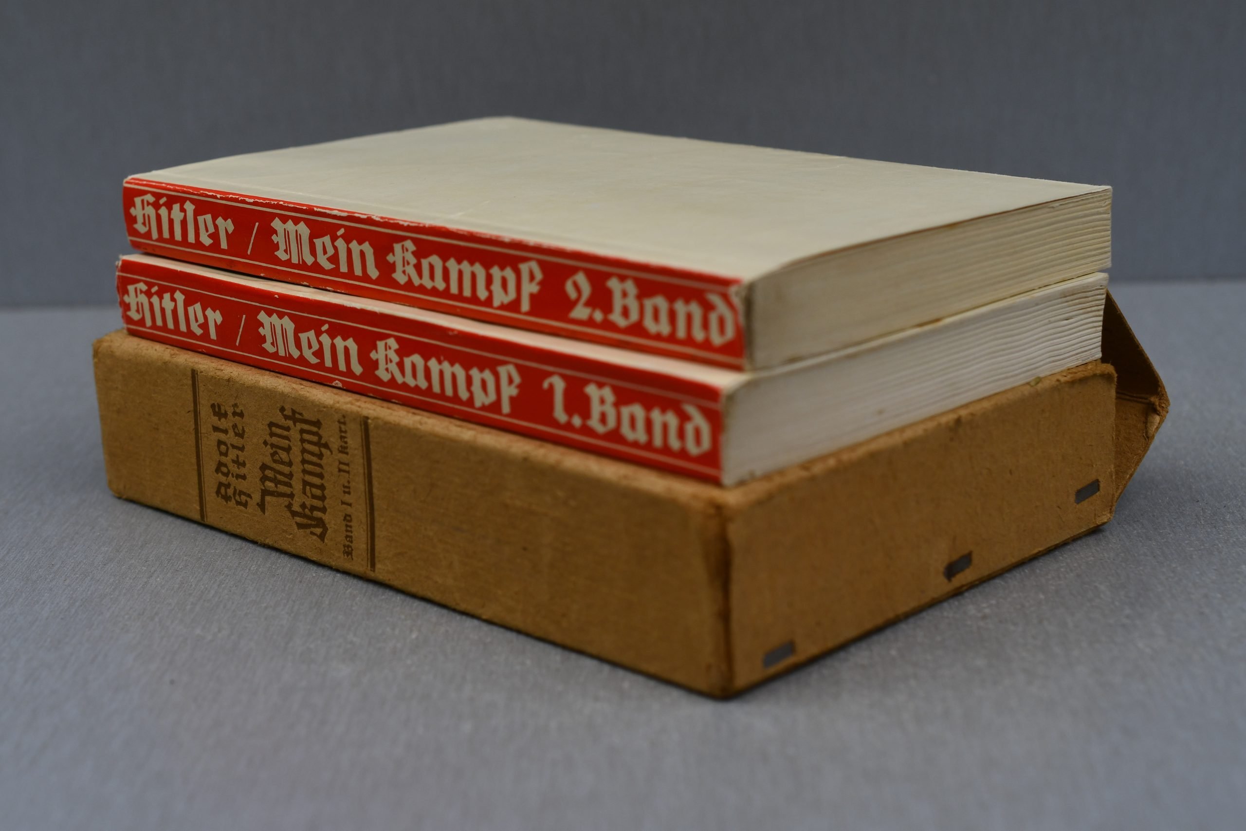RARE Adolf Hitler's Mein Kampf 2 Volumes in Cardboard Slipcase 1938 — image 4