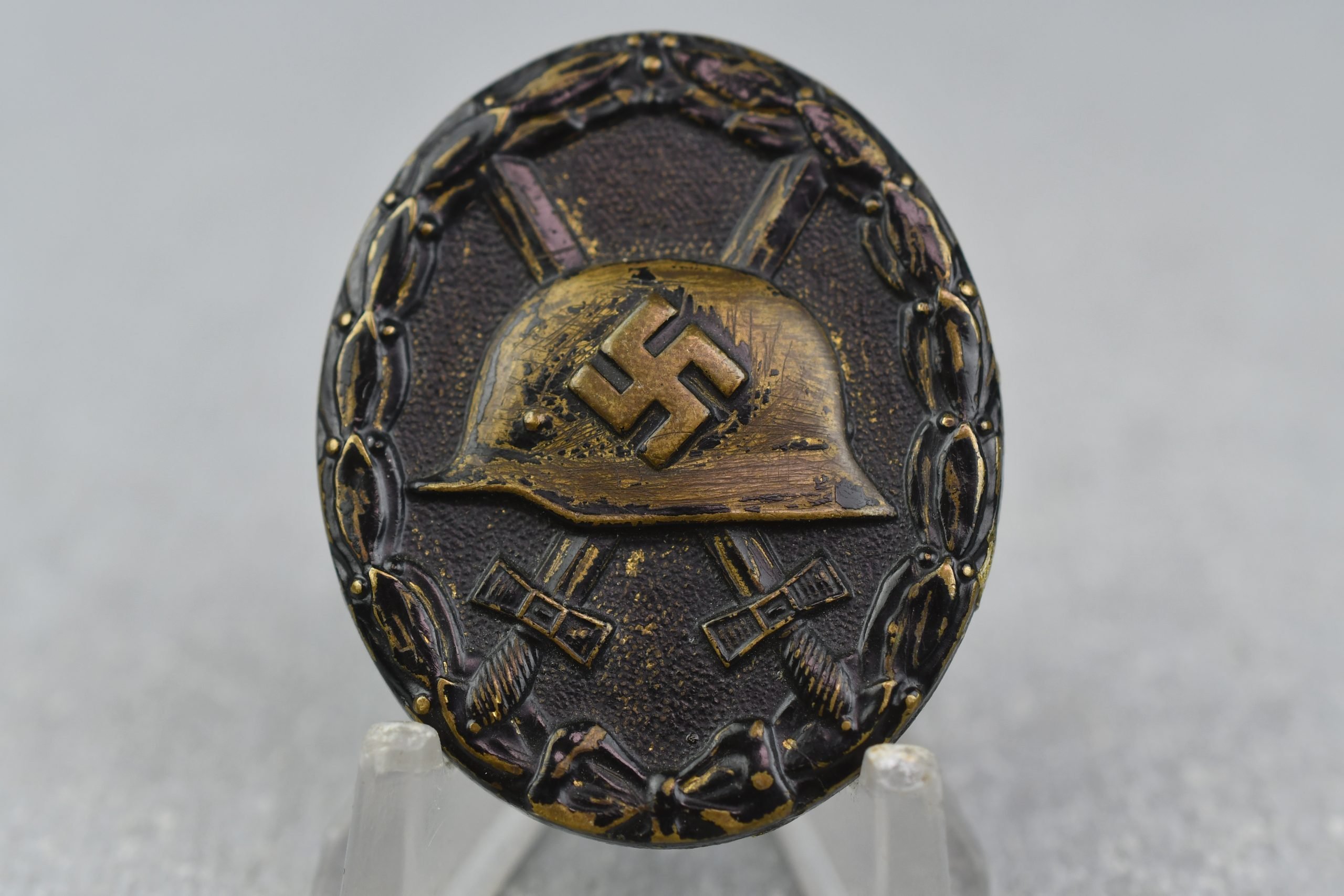 Wound badge in black grouping from Wachmeister Eric Leiber 7. Fallschirm-Jäger-Division Holland 1945 — image 4
